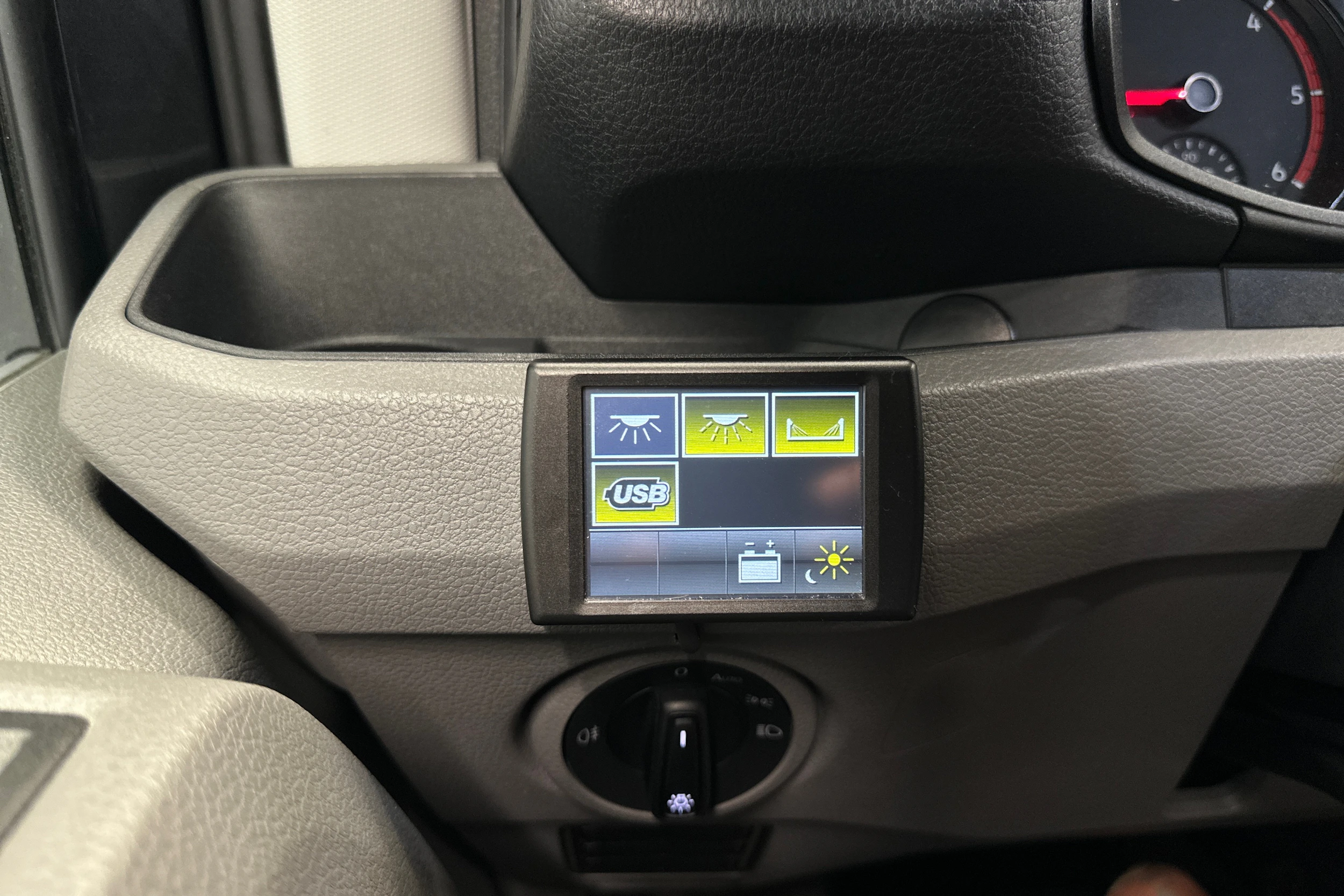 harmaa Volkswagen Crafter 2022 kuva 19.