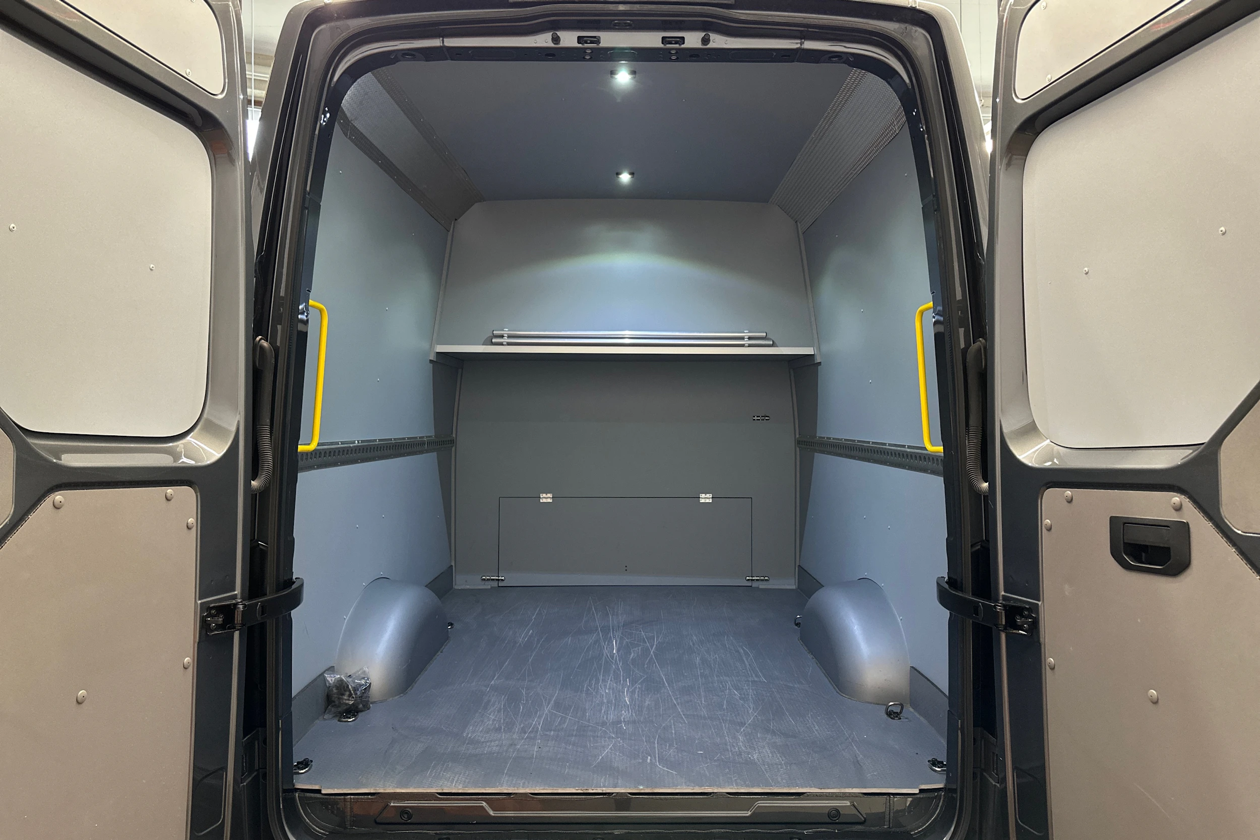 harmaa Volkswagen Crafter 2022 kuva 22.