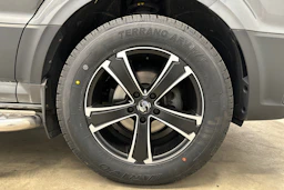 harmaa Volkswagen Crafter 2022 kuva 24.