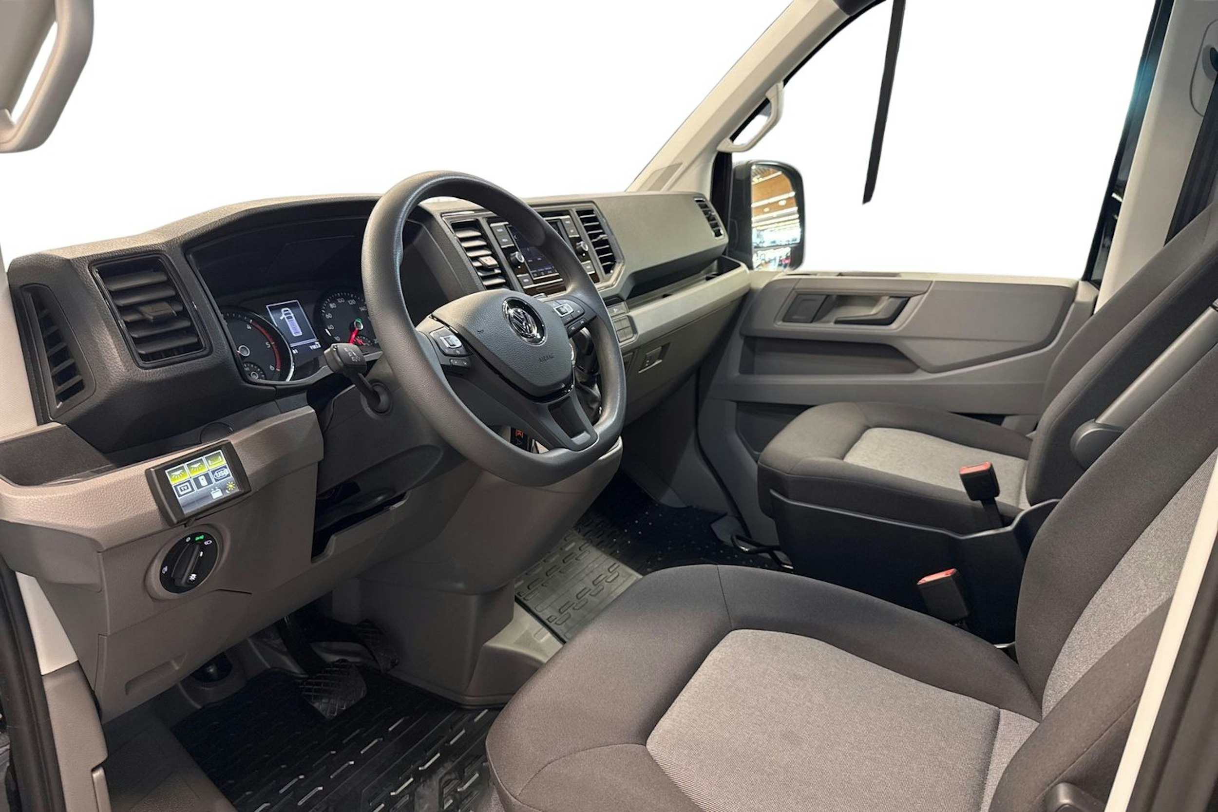 musta Volkswagen Crafter 2022 kuva 7.