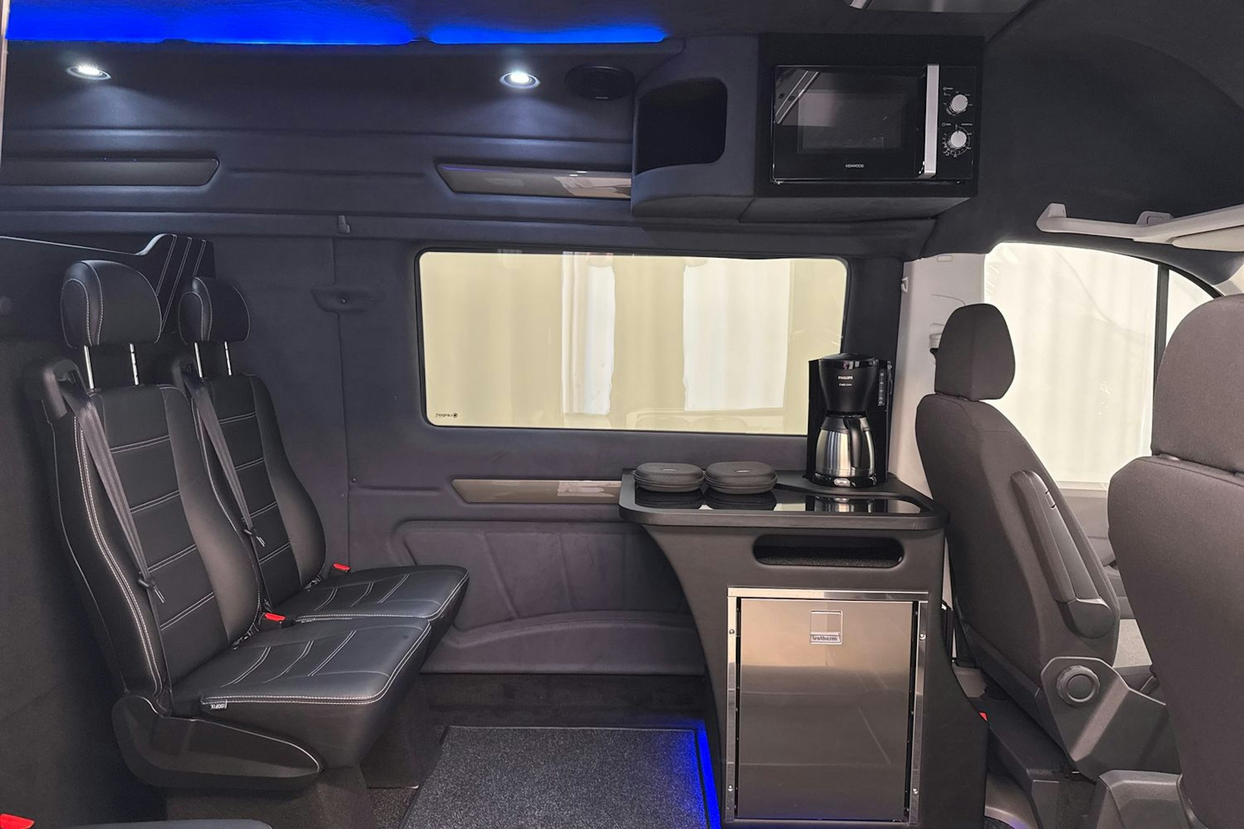musta Volkswagen Crafter 2022 kuva 14.