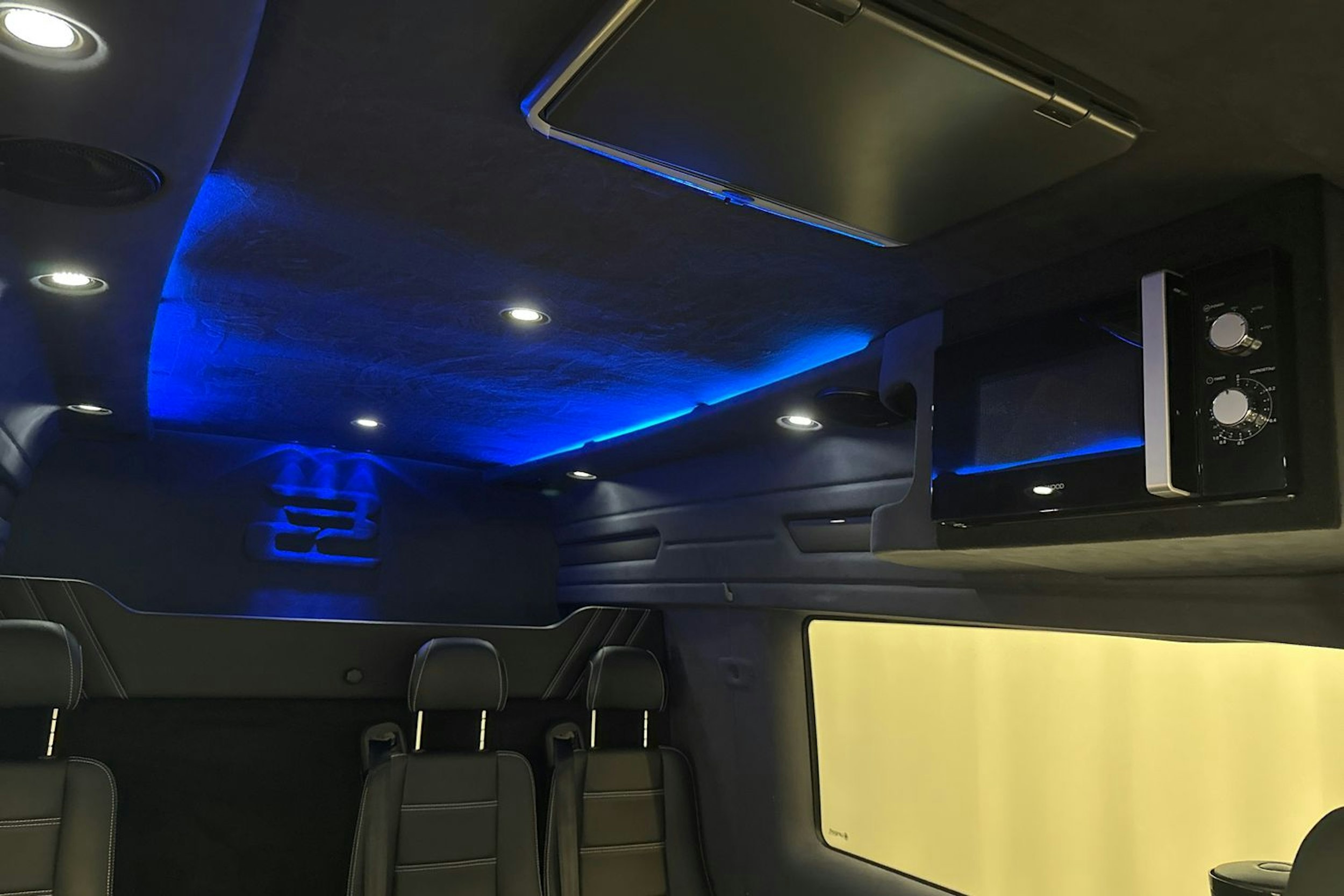 musta Volkswagen Crafter 2022 kuva 15.