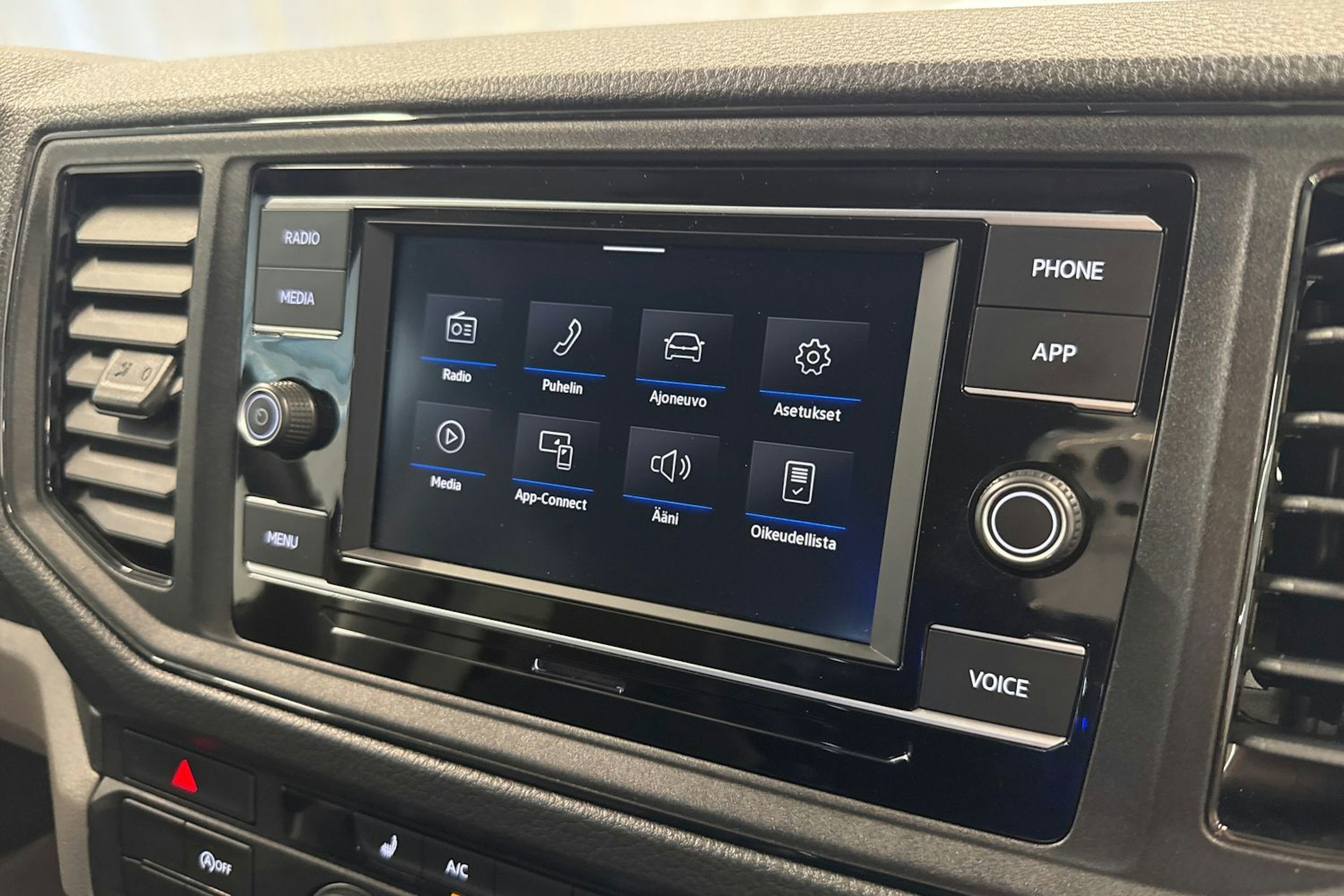 musta Volkswagen Crafter 2022 kuva 23.