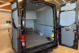 musta Volkswagen Crafter 2022 kuva 28.