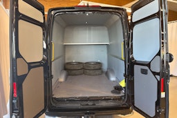 musta Volkswagen Crafter 2022 kuva 29.