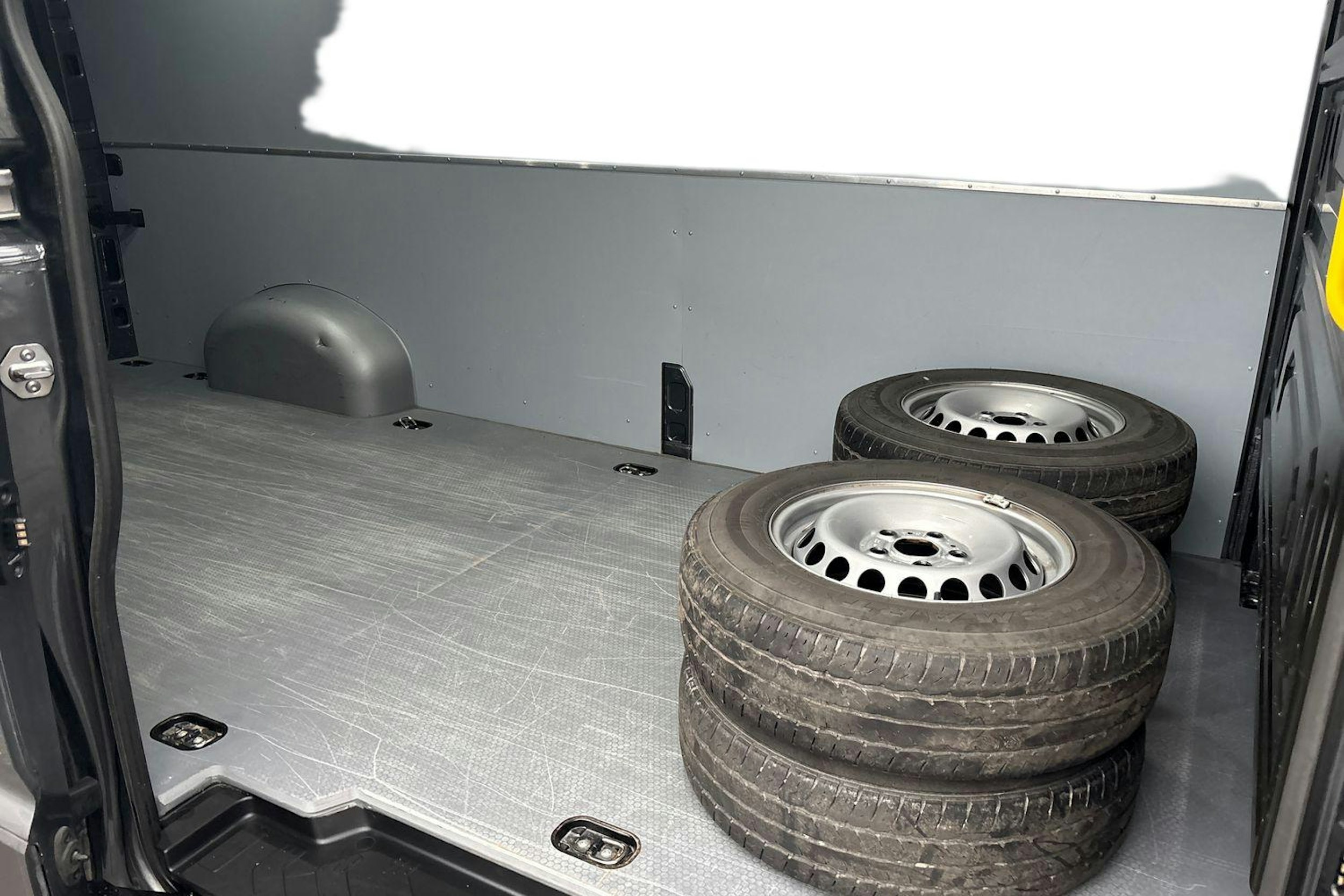 Harmaa Volkswagen CRAFTER 2022 kuva 8.