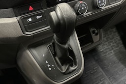 valkoinen Volkswagen Crafter 2022 kuva 26.