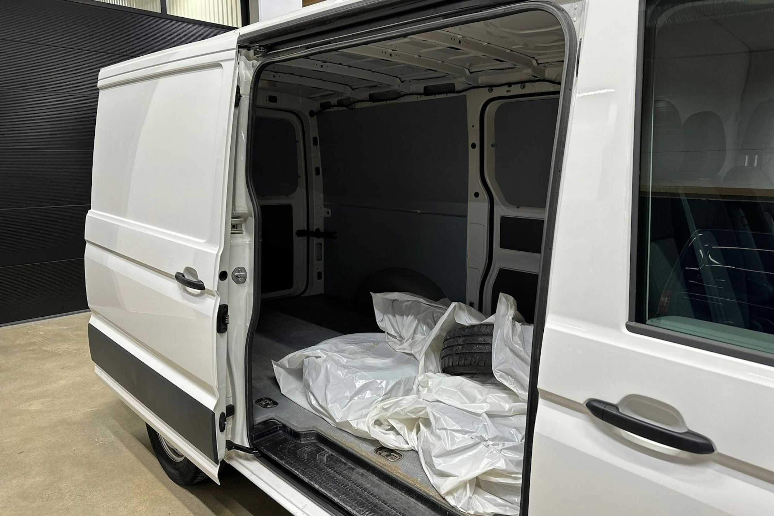 valkoinen Volkswagen Crafter 2022 kuva 27.