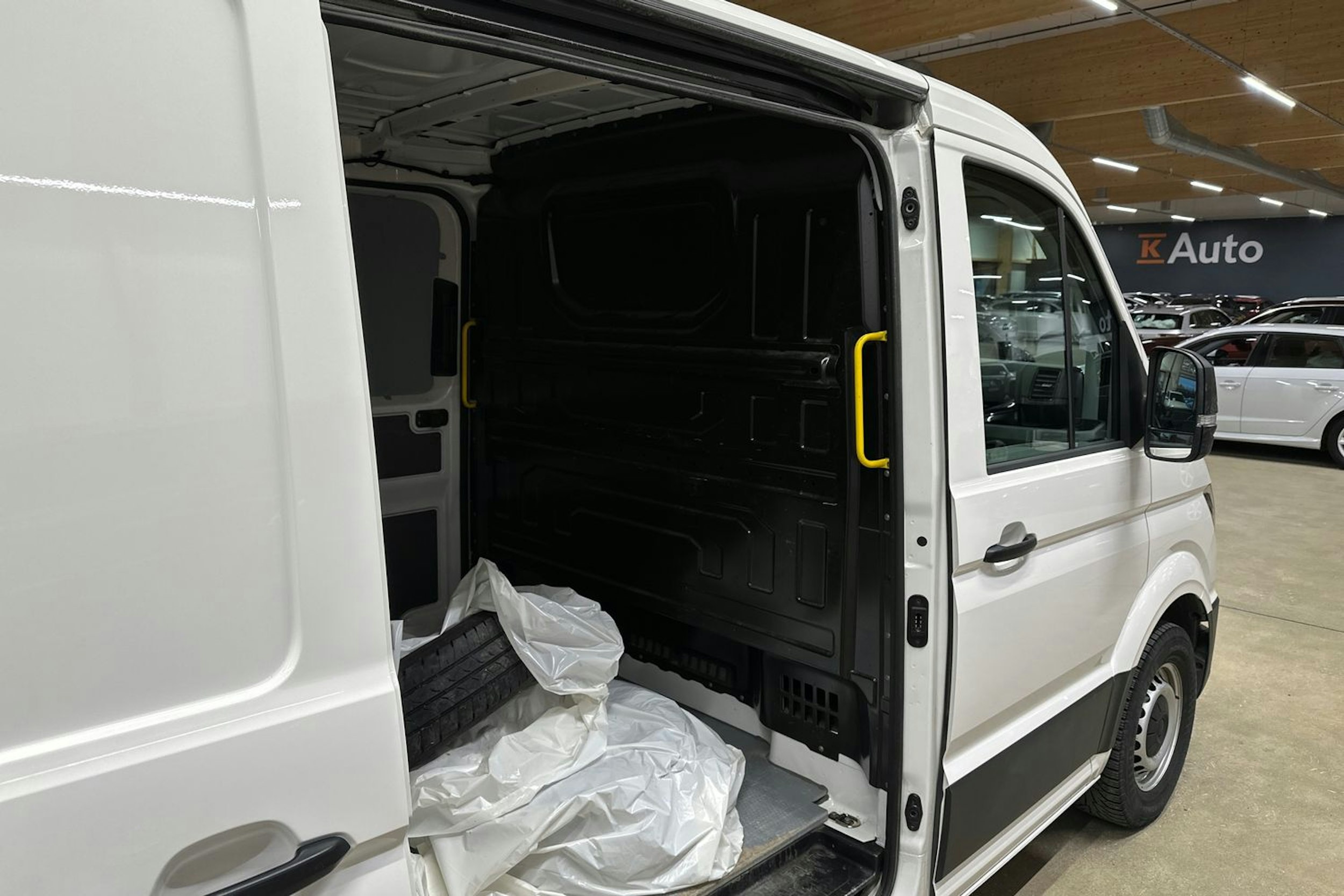 valkoinen Volkswagen Crafter 2022 kuva 28.