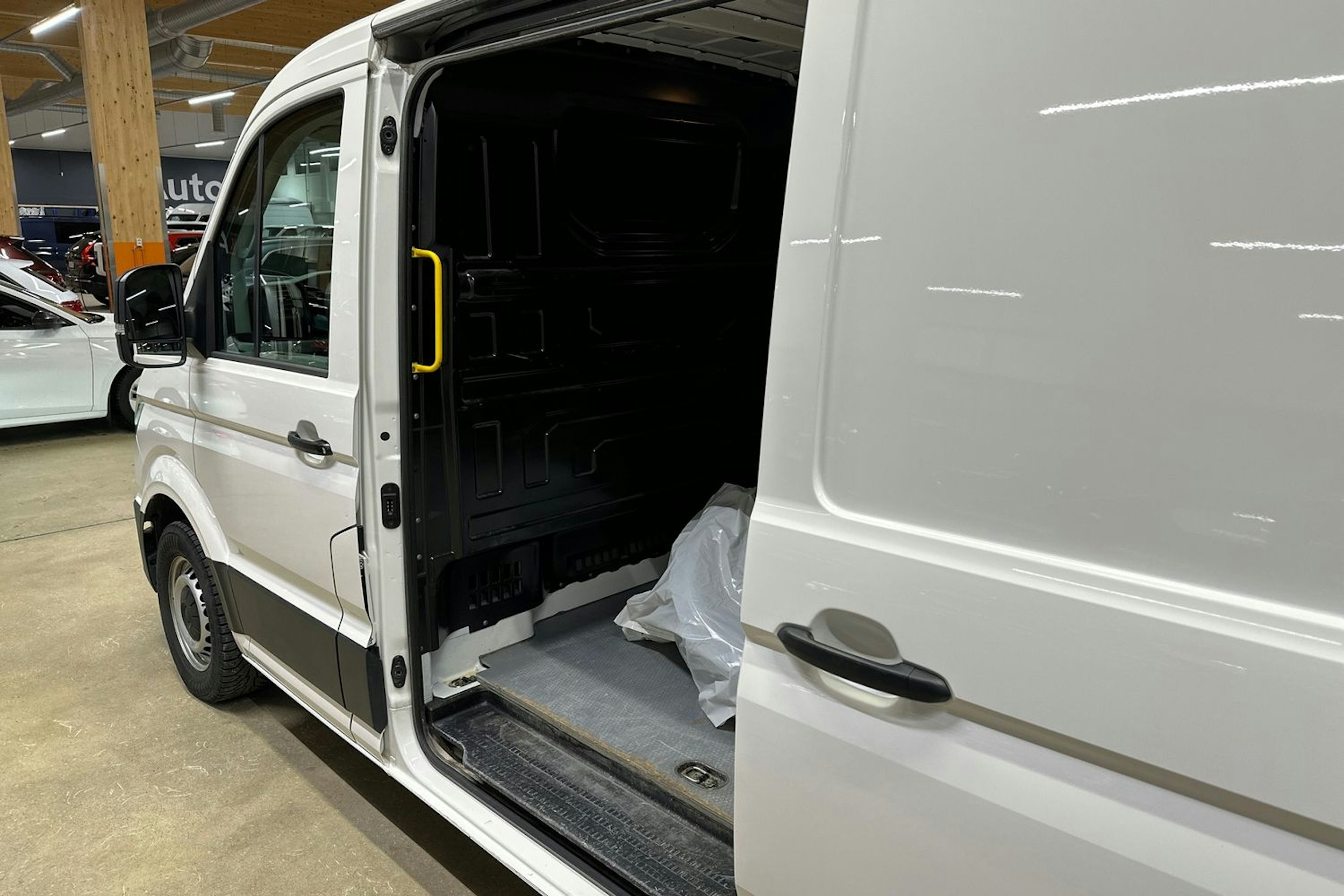valkoinen Volkswagen Crafter 2022 kuva 30.