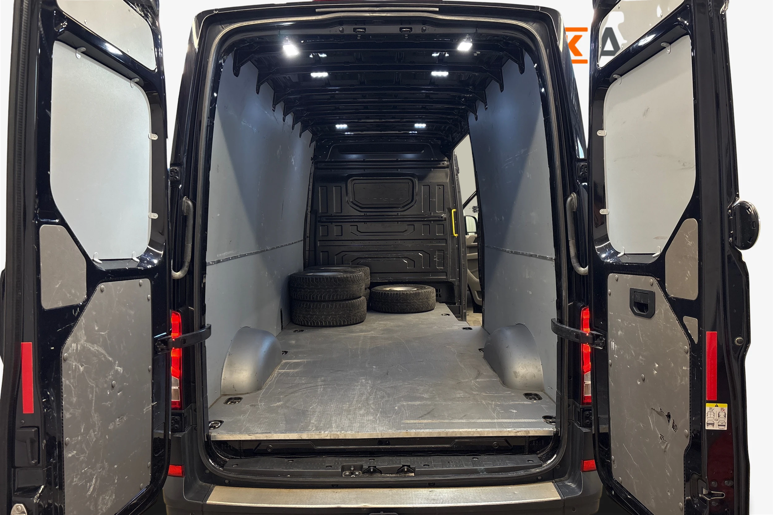 musta Volkswagen Crafter 2022 kuva 9.