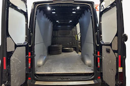 musta Volkswagen Crafter 2022 kuva 9.