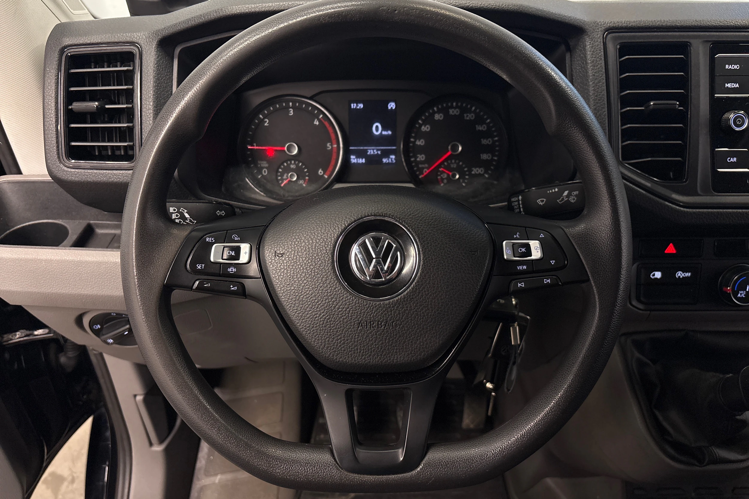 musta Volkswagen Crafter 2022 kuva 15.