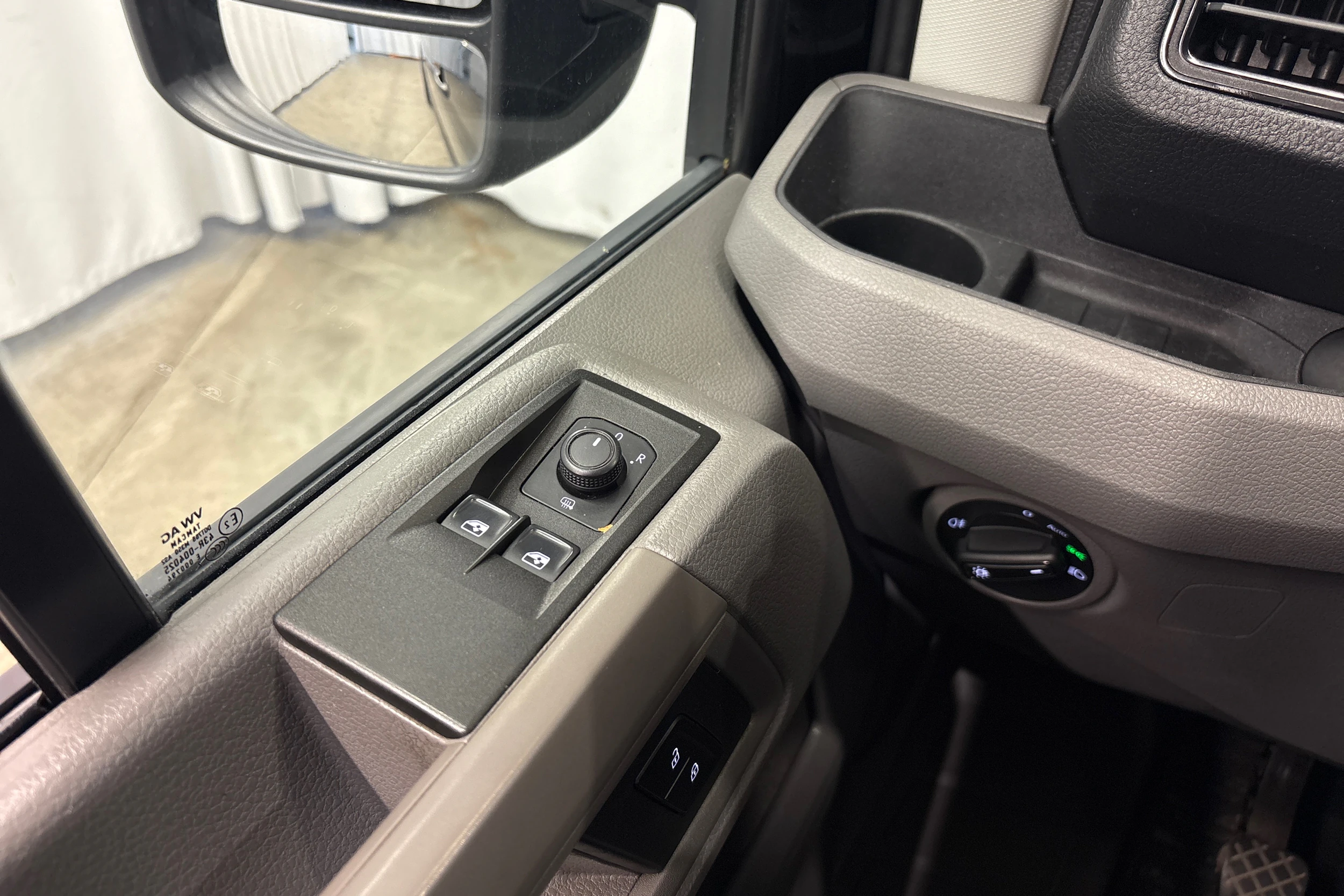 musta Volkswagen Crafter 2022 kuva 17.