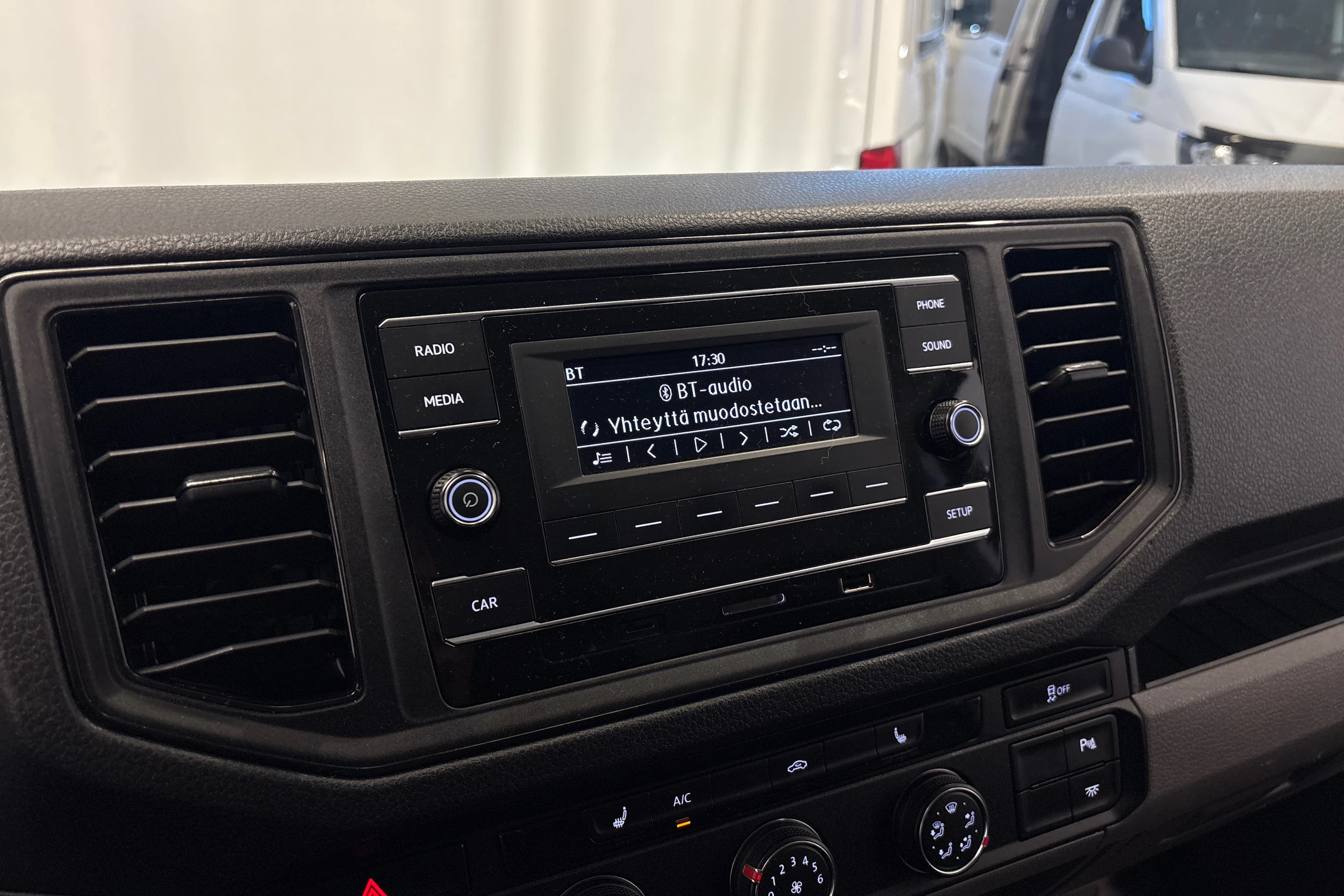 musta Volkswagen Crafter 2022 kuva 18.