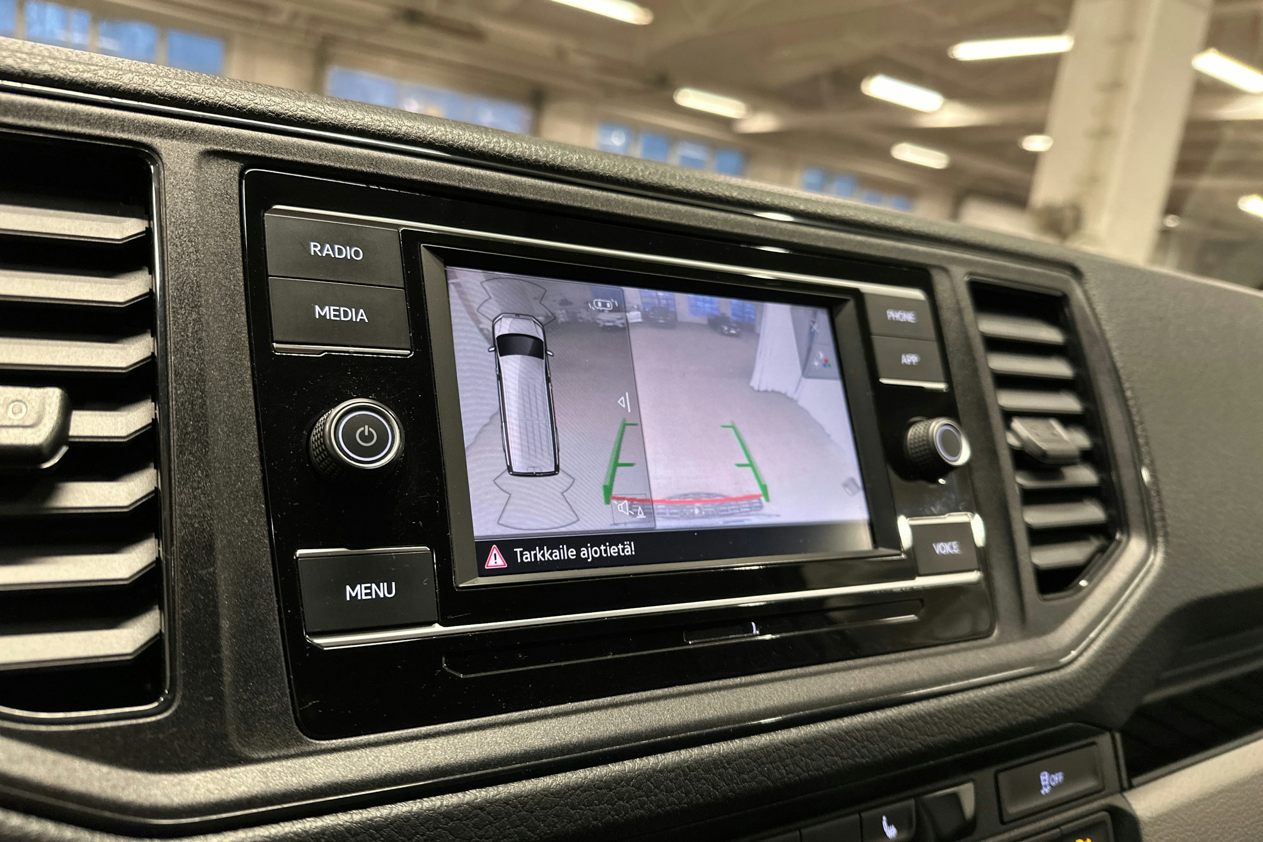 valkoinen Volkswagen Crafter 2022 kuva 19.