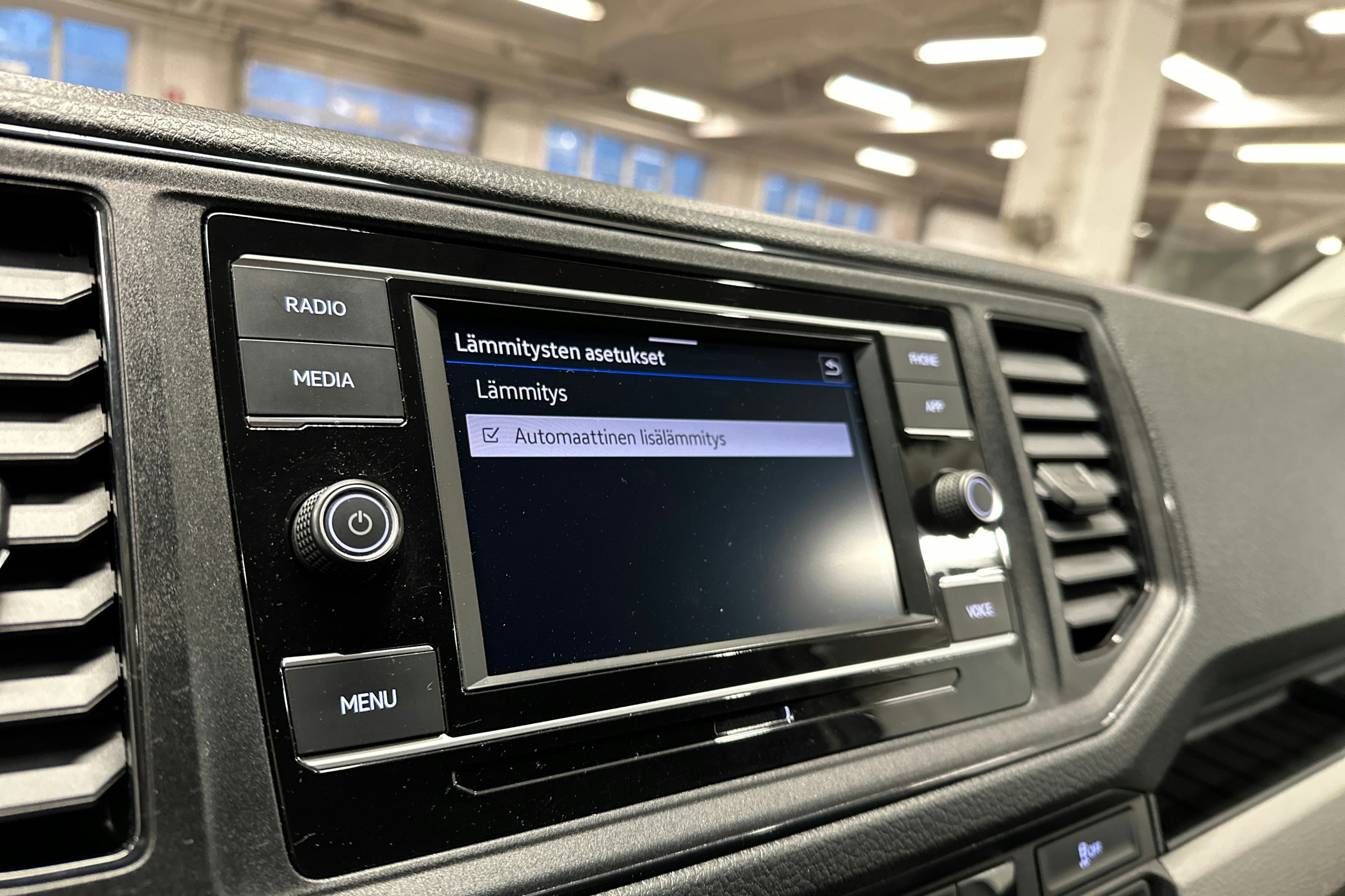 valkoinen Volkswagen Crafter 2022 kuva 21.