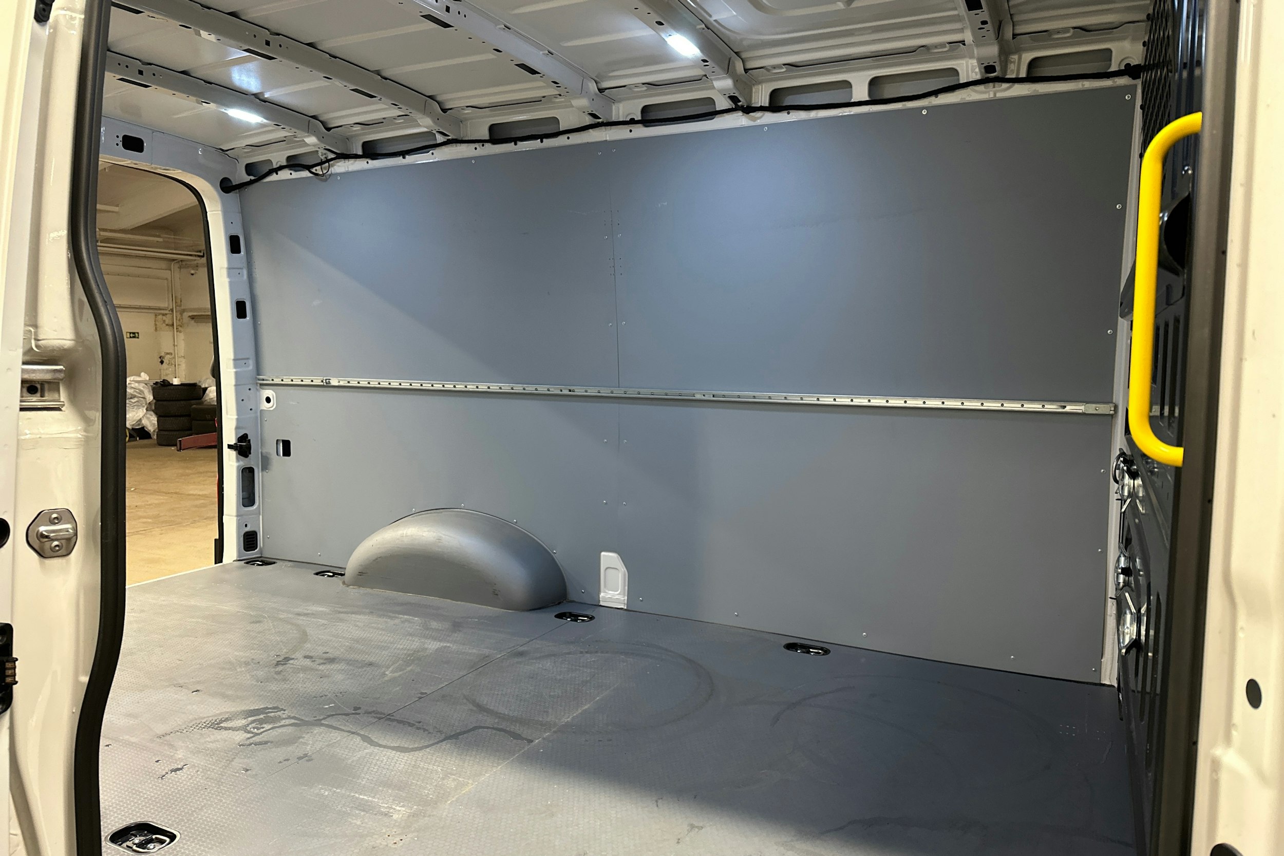 valkoinen Volkswagen Crafter 2022 kuva 30.