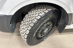 valkoinen Volkswagen Crafter 2022 kuva 32.