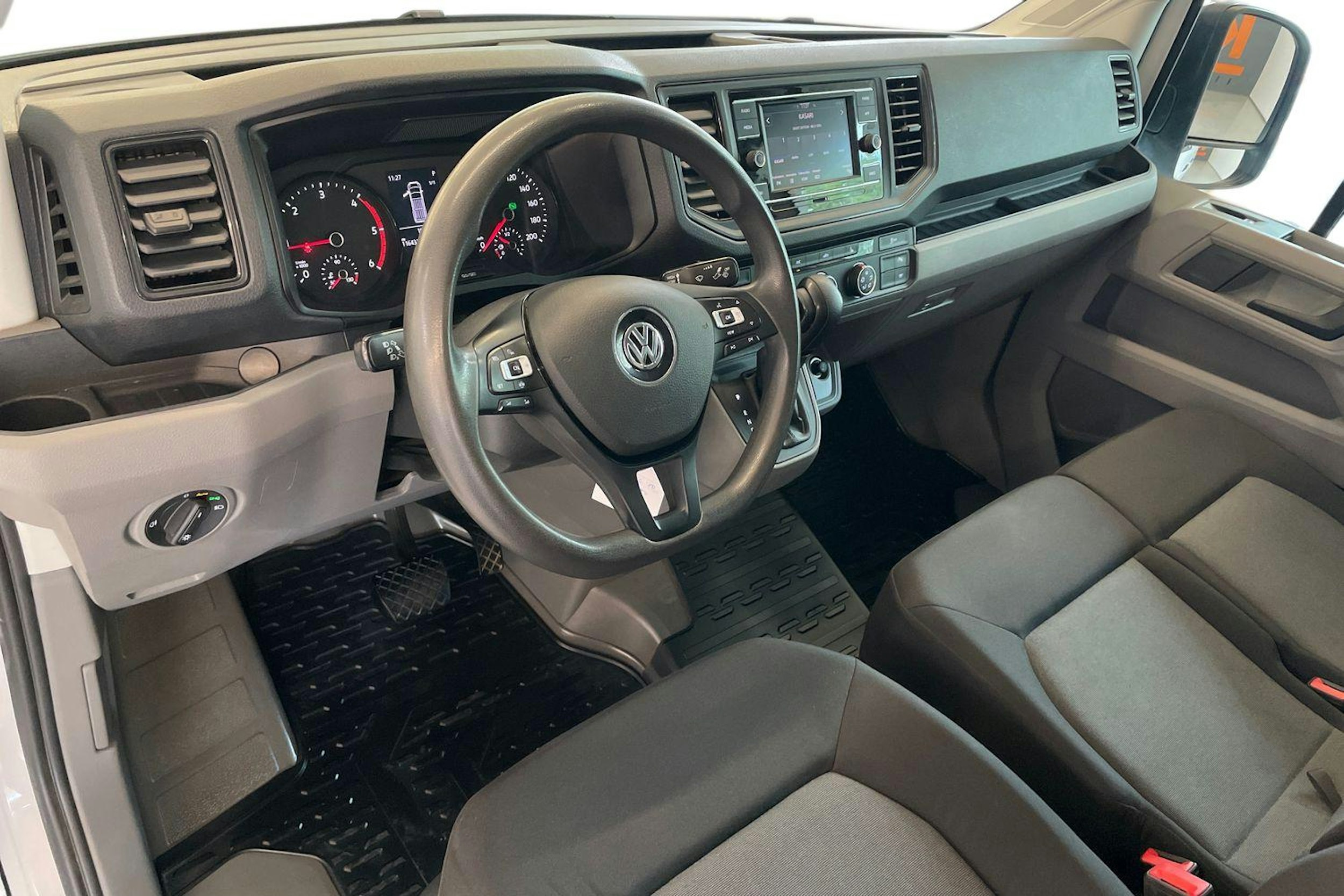 Valkoinen Volkswagen CRAFTER 2022 kuva 6.