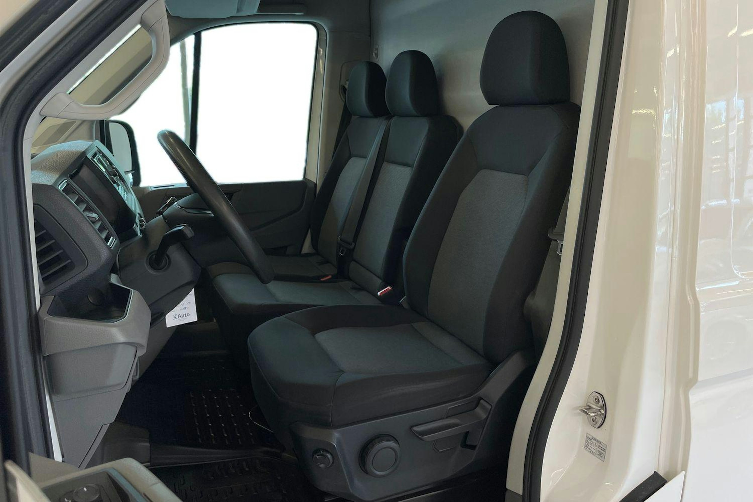 Valkoinen Volkswagen CRAFTER 2022 kuva 8.