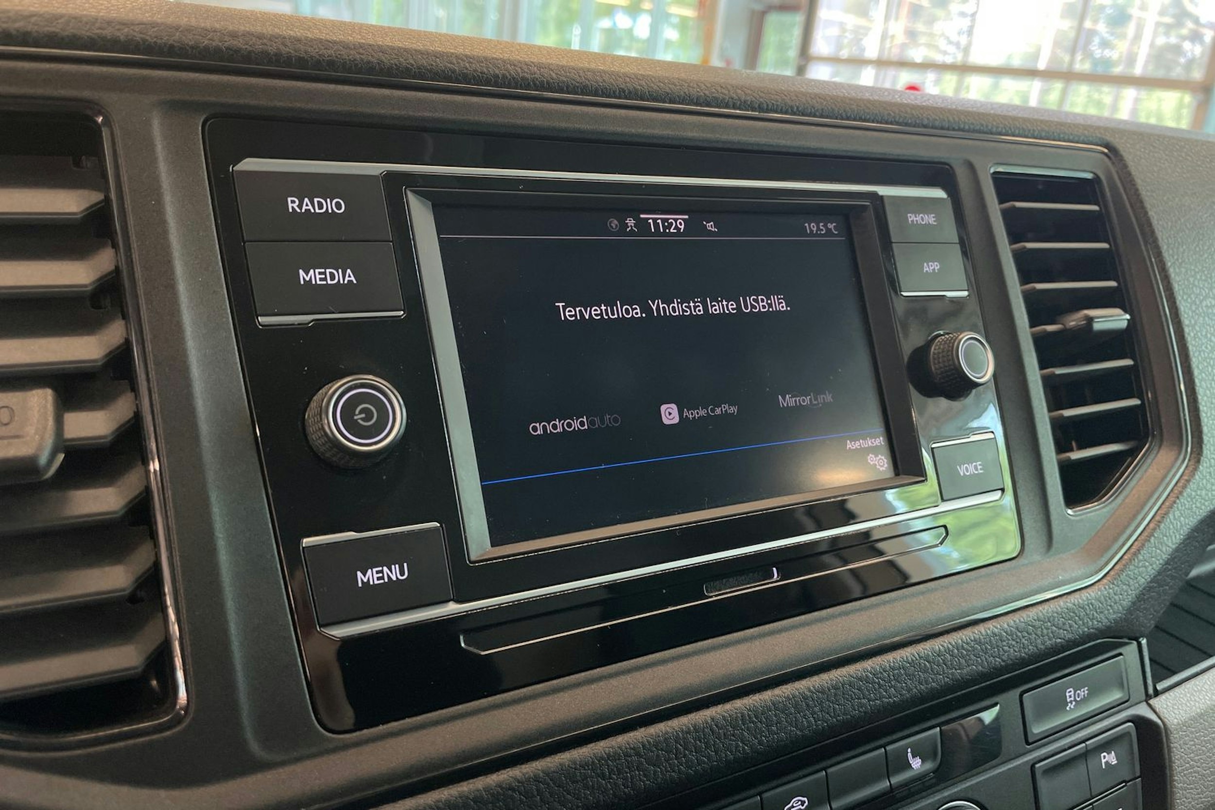 Valkoinen Volkswagen CRAFTER 2022 kuva 16.