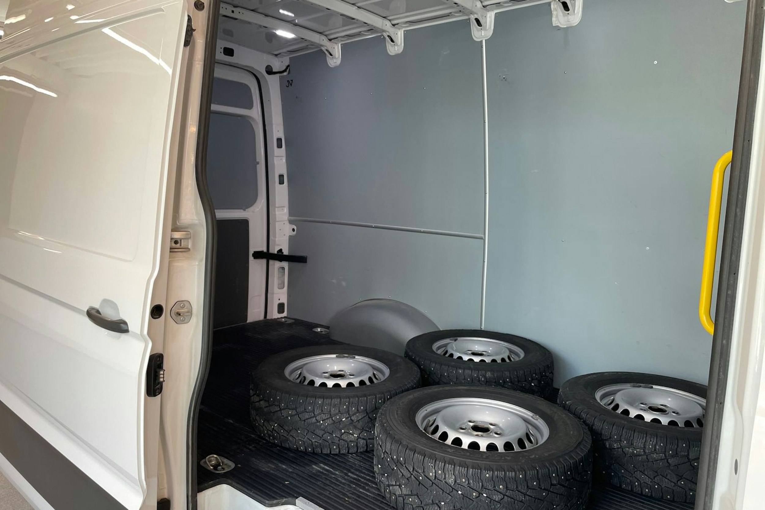 Valkoinen Volkswagen CRAFTER 2022 kuva 20.