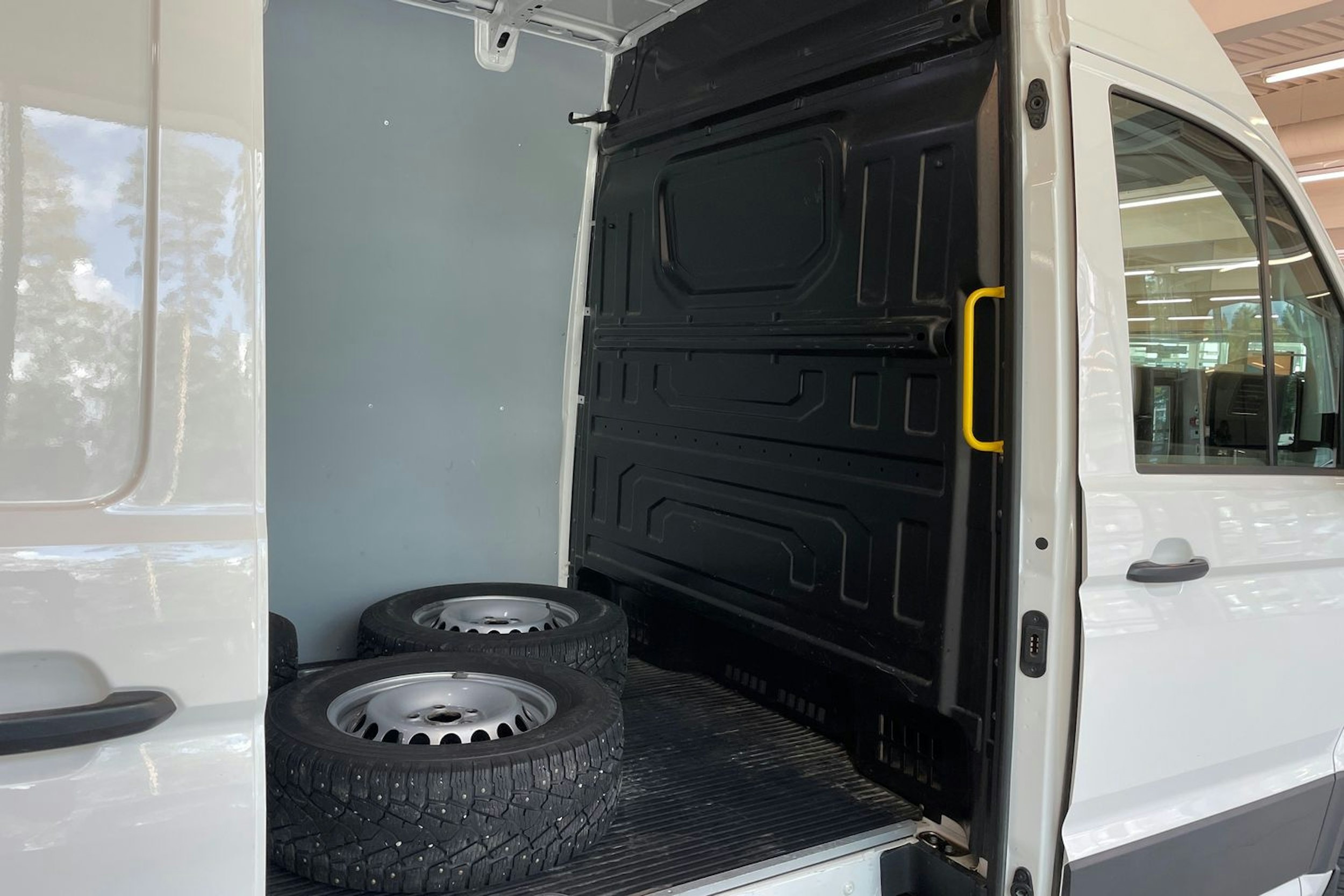 Valkoinen Volkswagen CRAFTER 2022 kuva 21.