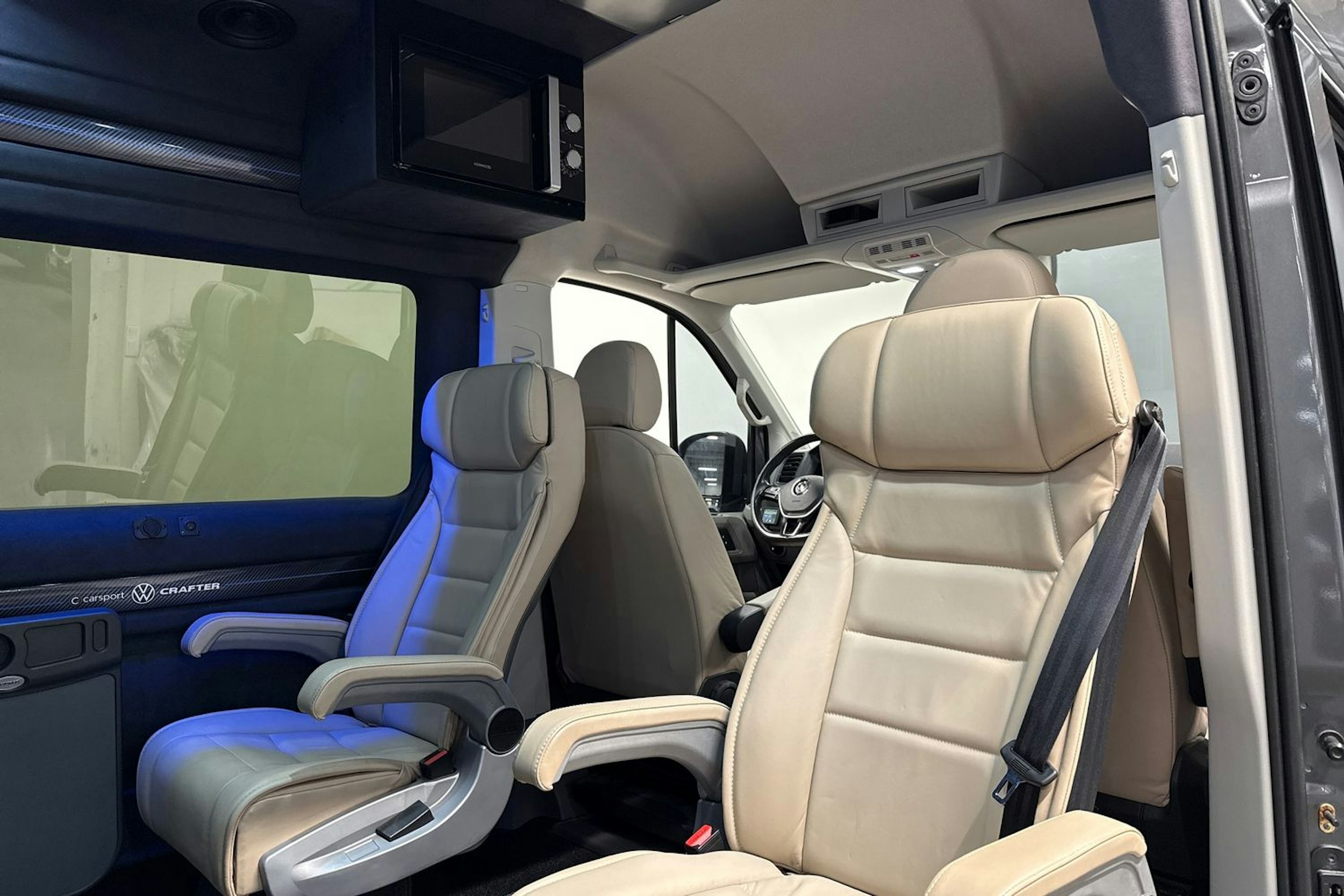 harmaa Volkswagen Crafter 2022 kuva 17.