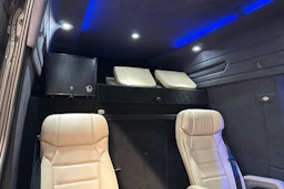 harmaa Volkswagen Crafter 2022 kuva 18.