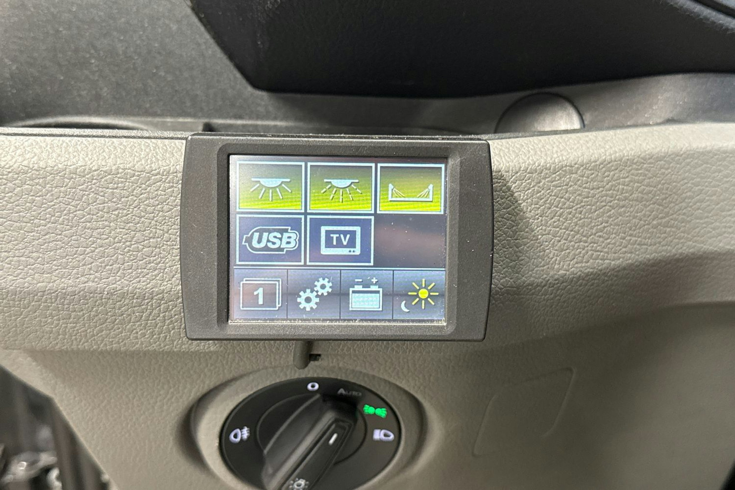 harmaa Volkswagen Crafter 2022 kuva 21.