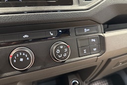 harmaa Volkswagen Crafter 2022 kuva 27.