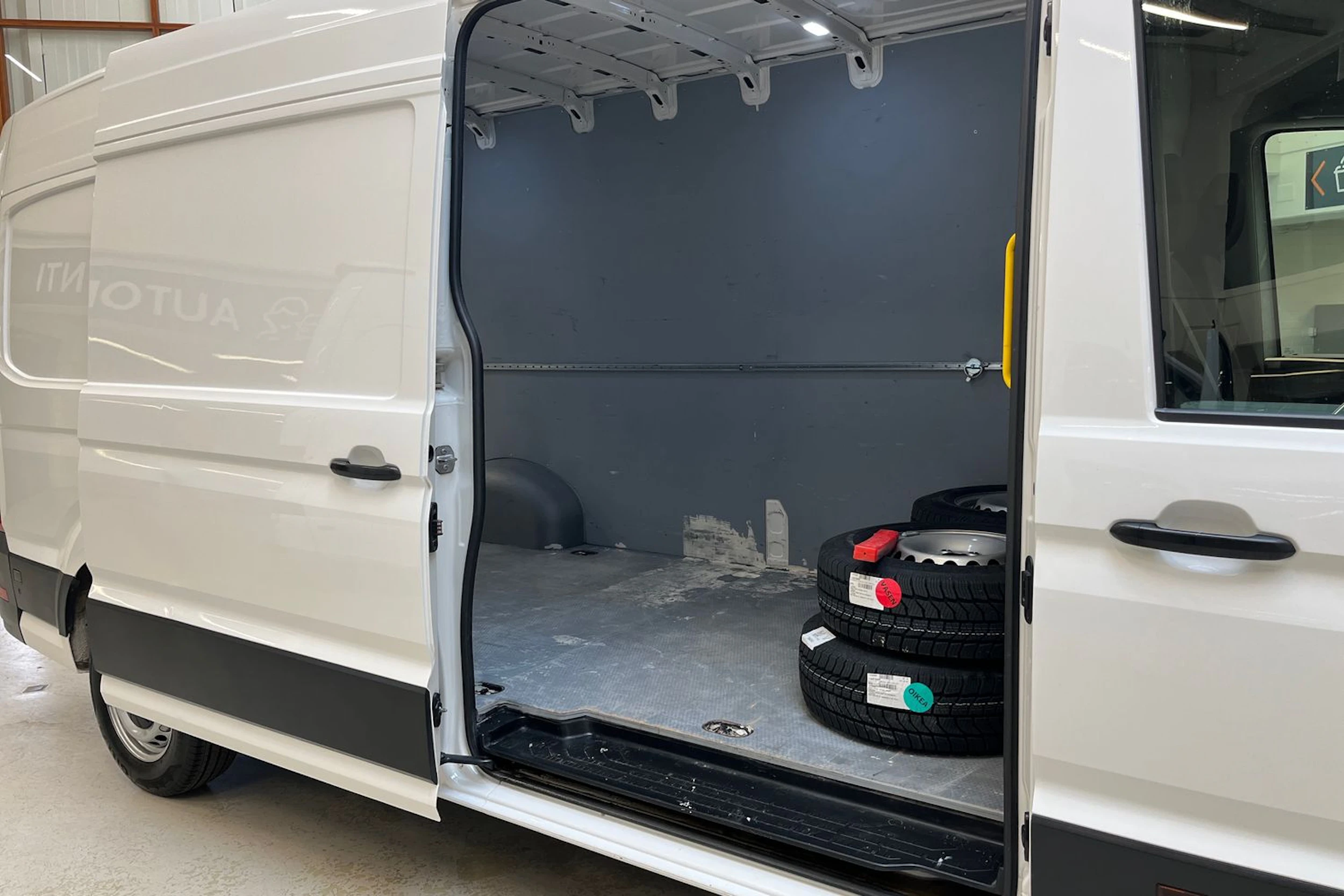 valkoinen Volkswagen Crafter 2022 kuva 13.