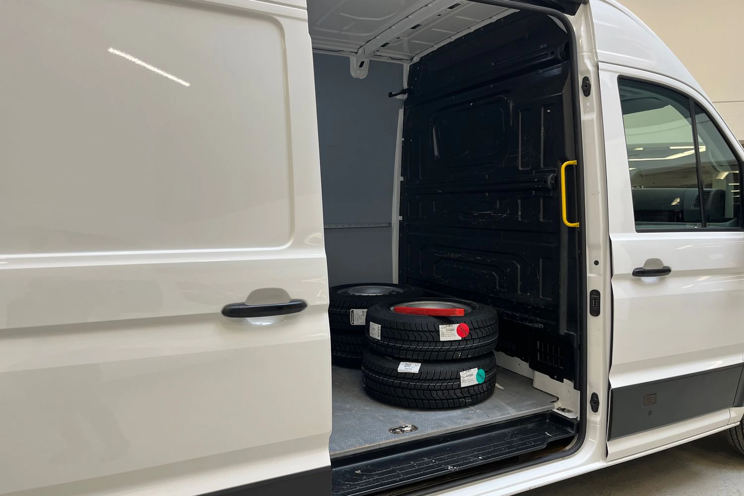 valkoinen Volkswagen Crafter 2022 kuva 15.