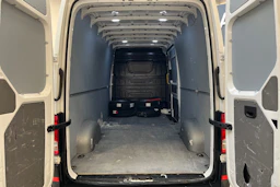 valkoinen Volkswagen Crafter 2022 kuva 16.