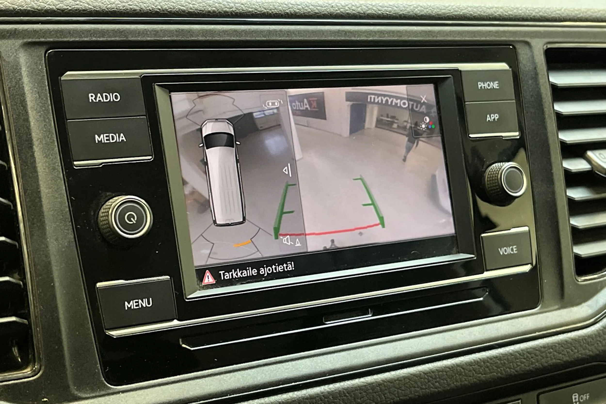 valkoinen Volkswagen Crafter 2022 kuva 18.