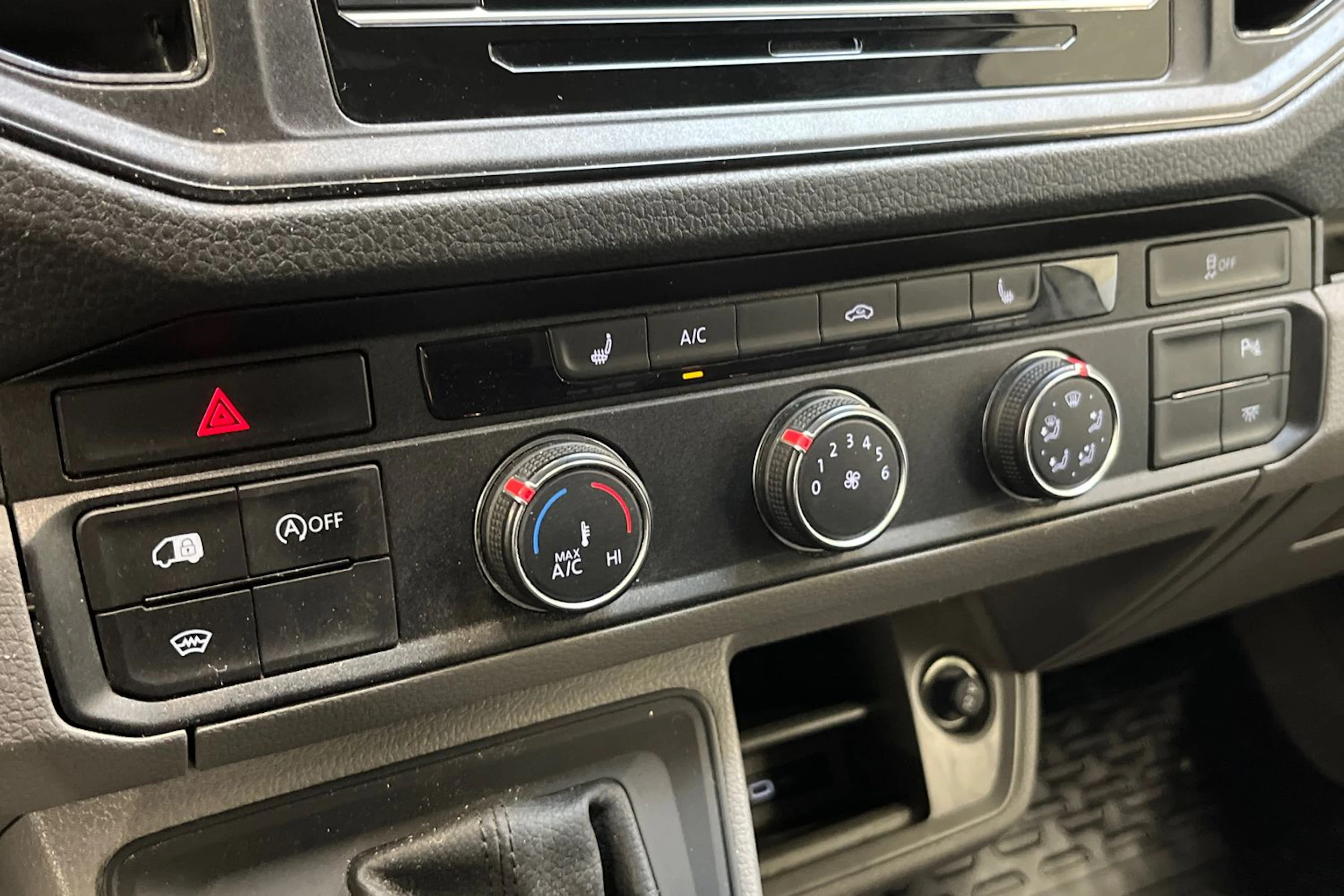 valkoinen Volkswagen Crafter 2022 kuva 19.