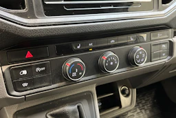 valkoinen Volkswagen Crafter 2022 kuva 19.
