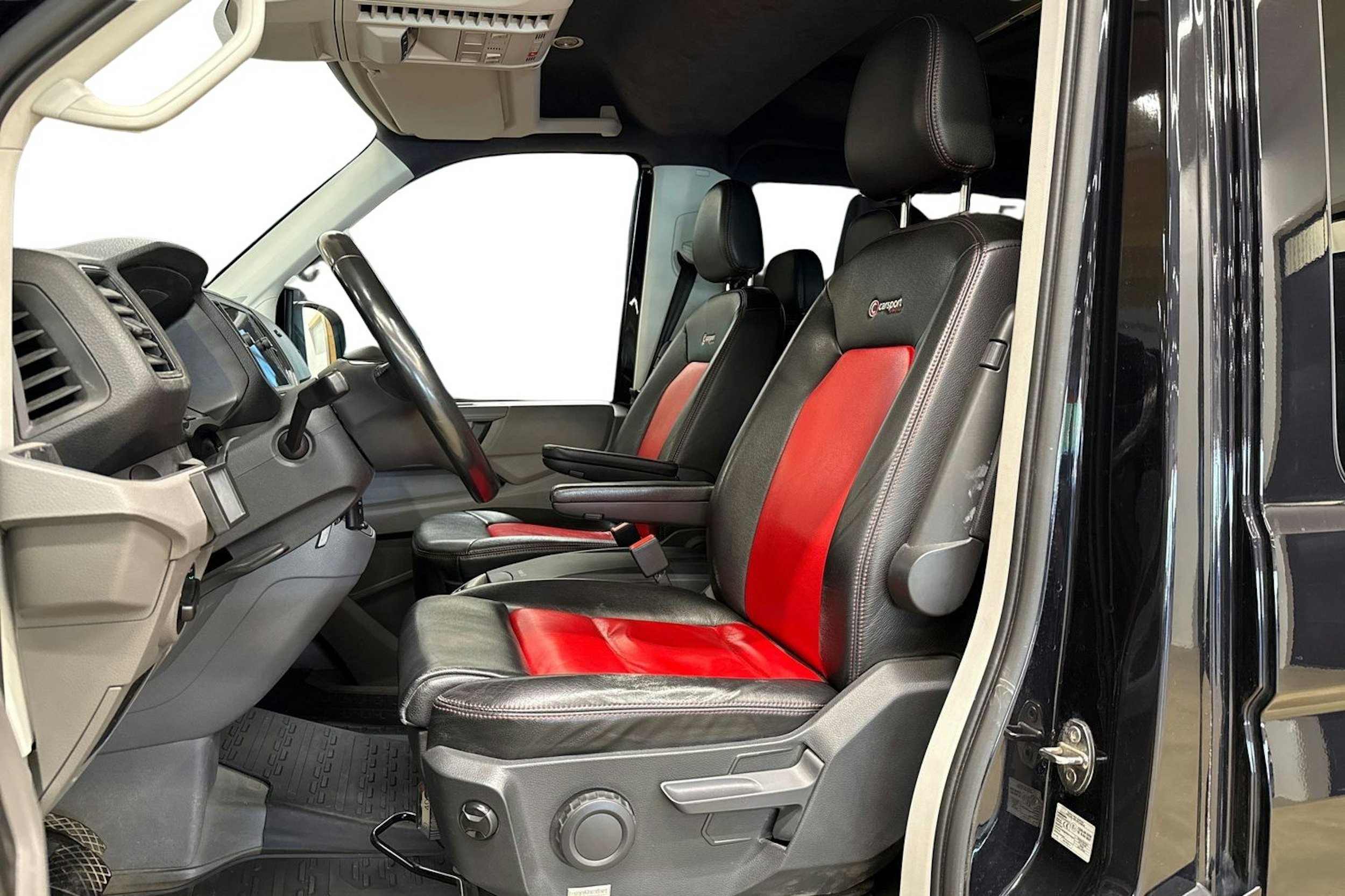 musta Volkswagen Crafter 2022 kuva 7.