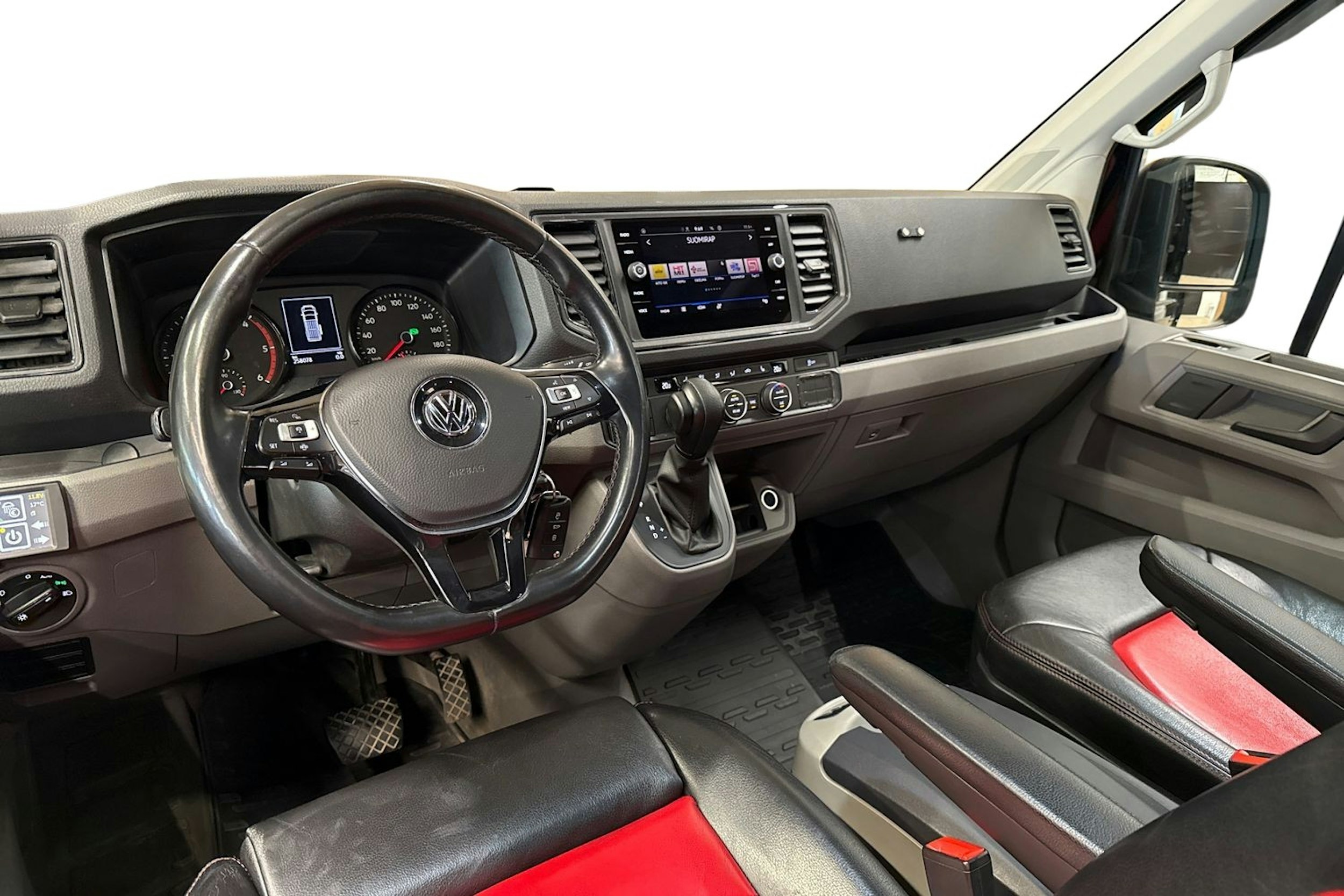 musta Volkswagen Crafter 2022 kuva 9.