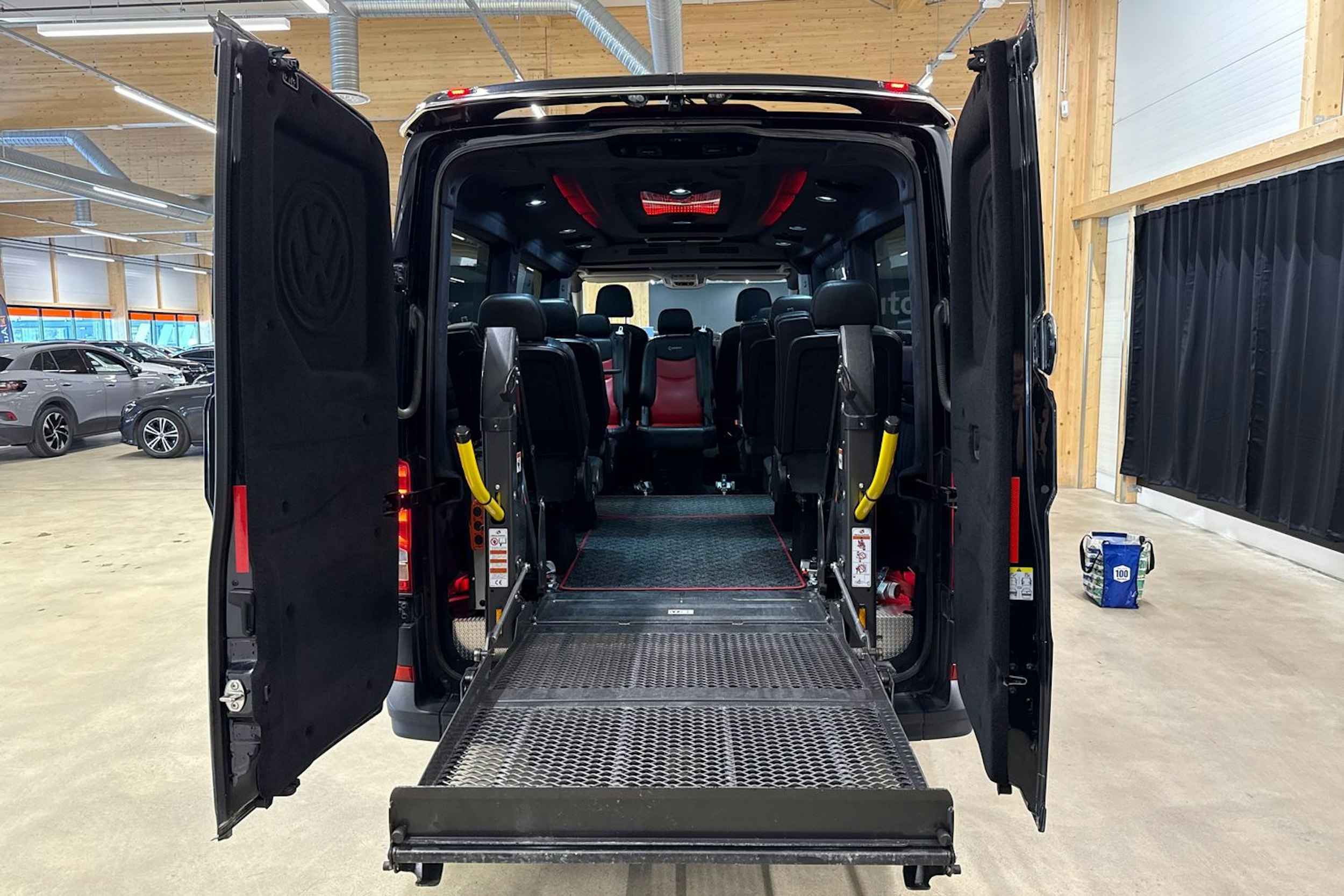 musta Volkswagen Crafter 2022 kuva 15.