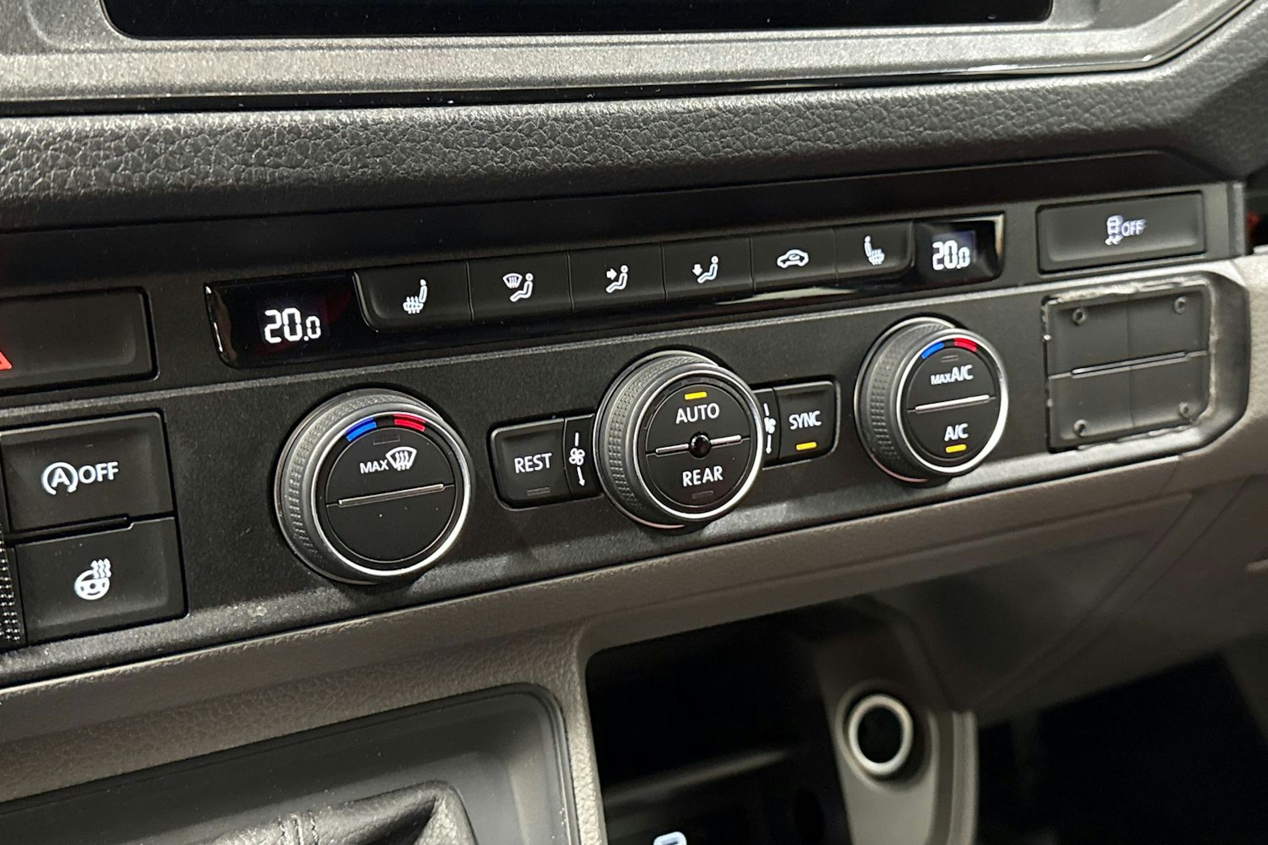 musta Volkswagen Crafter 2022 kuva 28.