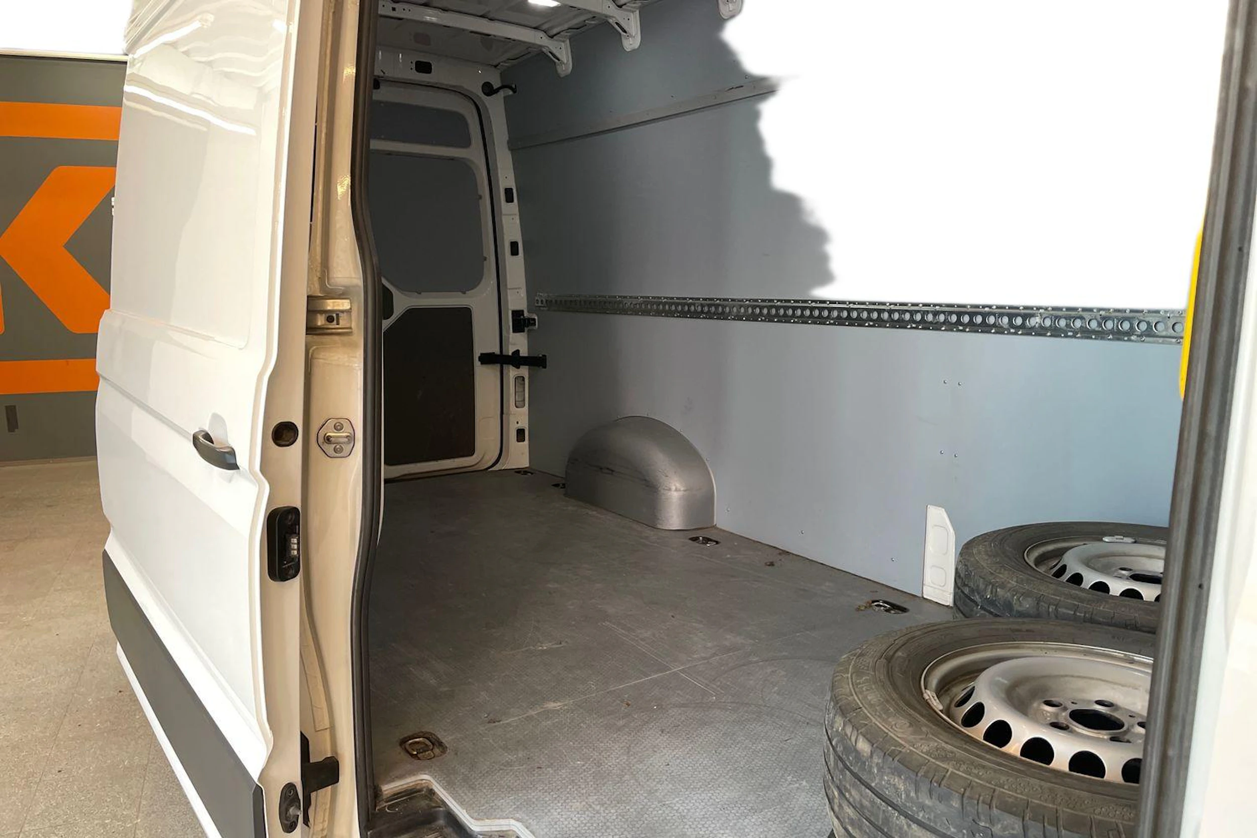 Valkoinen Volkswagen CRAFTER 2022 kuva 8.