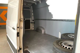 Valkoinen Volkswagen CRAFTER 2022 kuva 8.