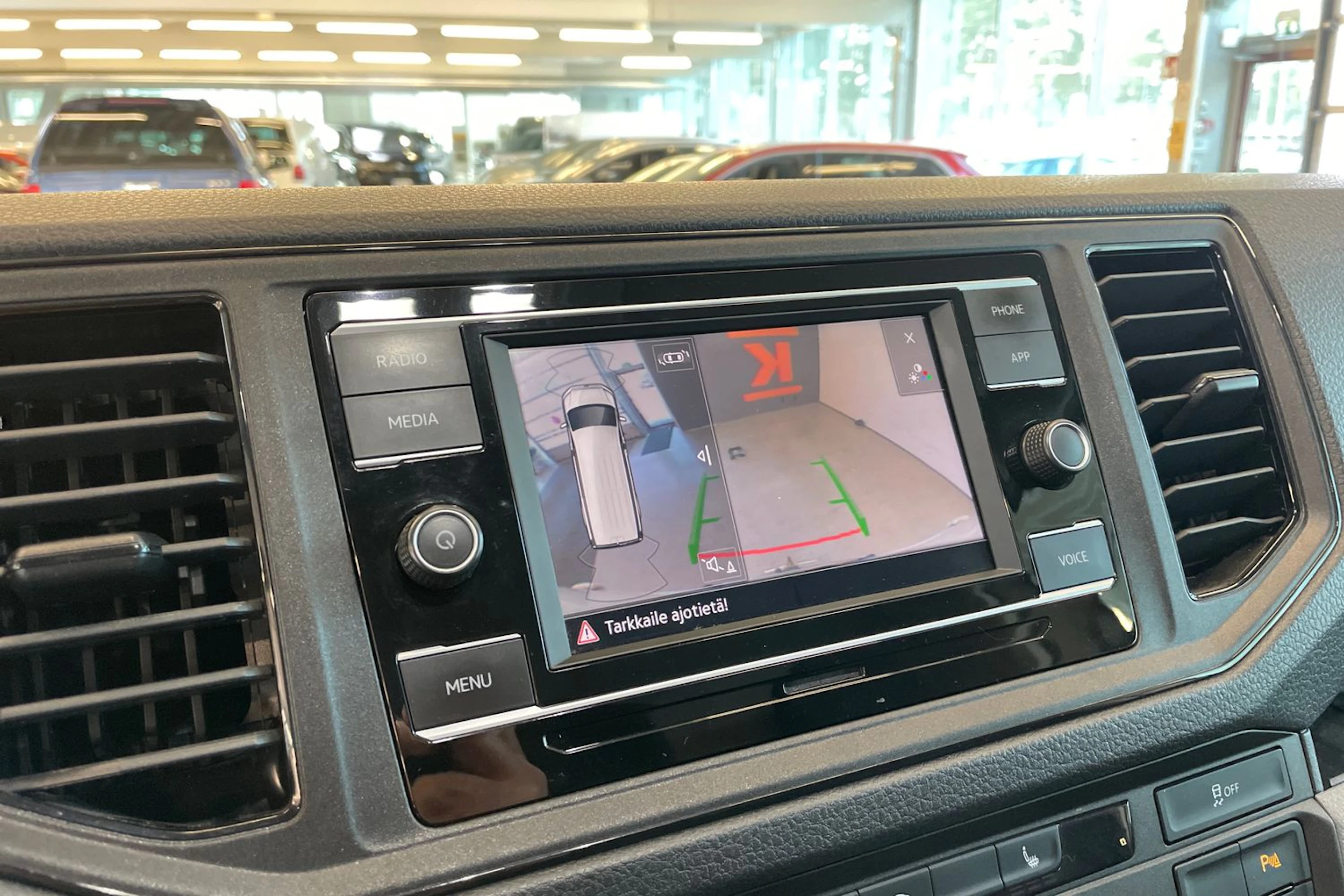 Valkoinen Volkswagen CRAFTER 2022 kuva 12.