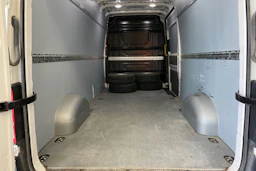 Valkoinen Volkswagen CRAFTER 2022 kuva 16.