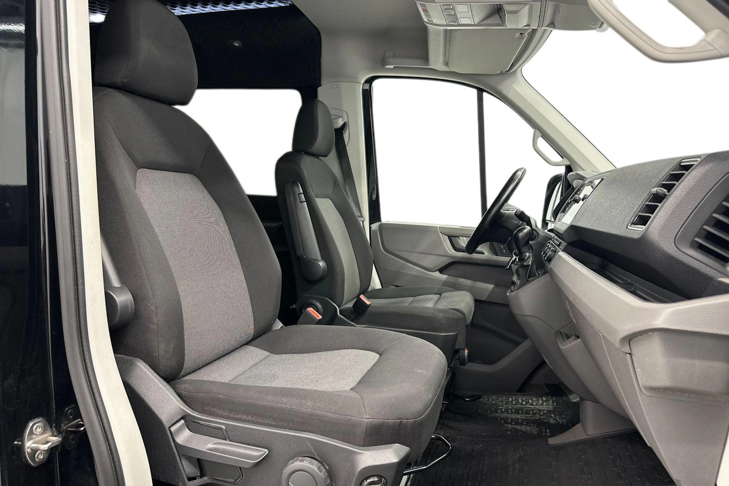 musta Volkswagen Crafter 2022 kuva 8.