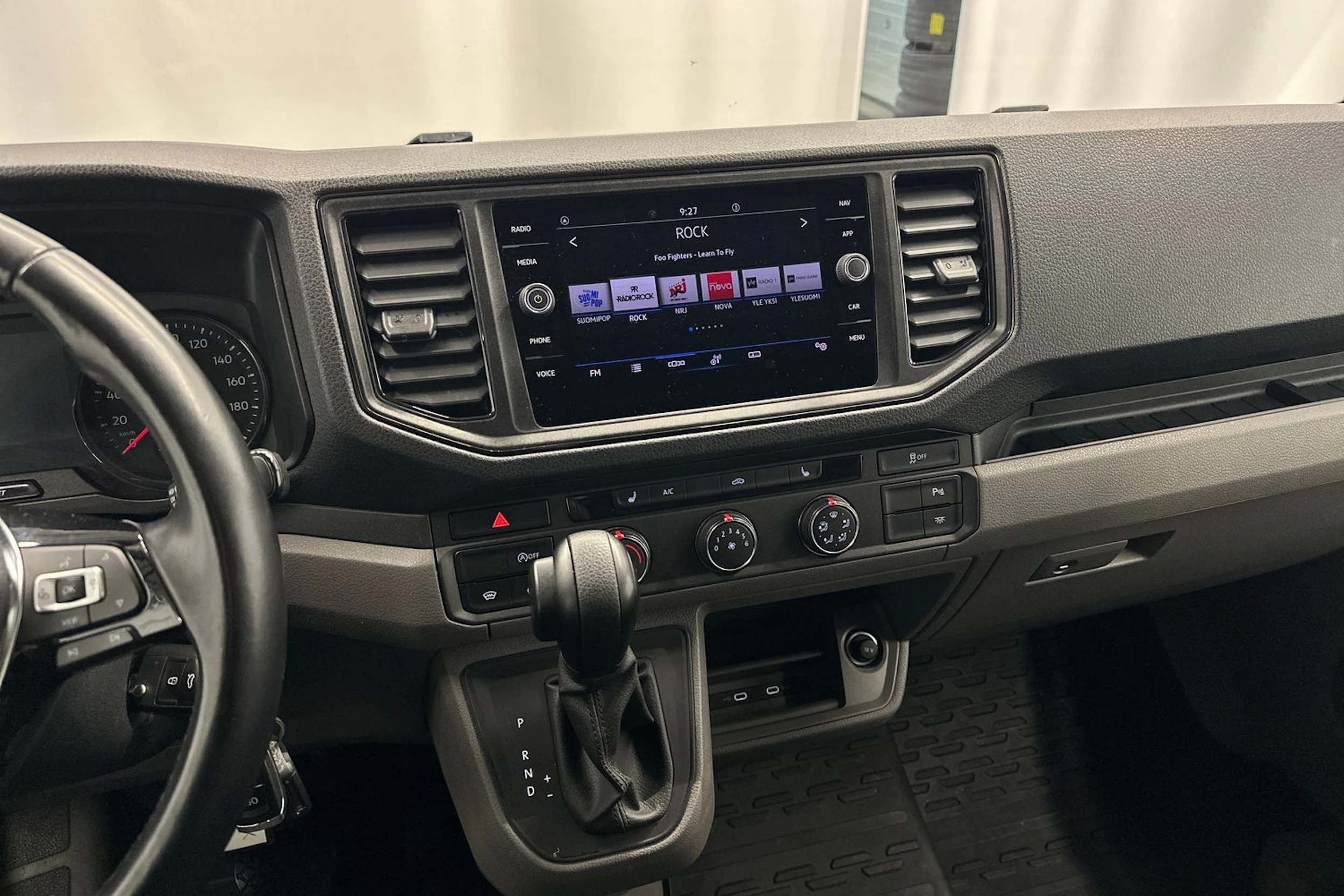 musta Volkswagen Crafter 2022 kuva 14.