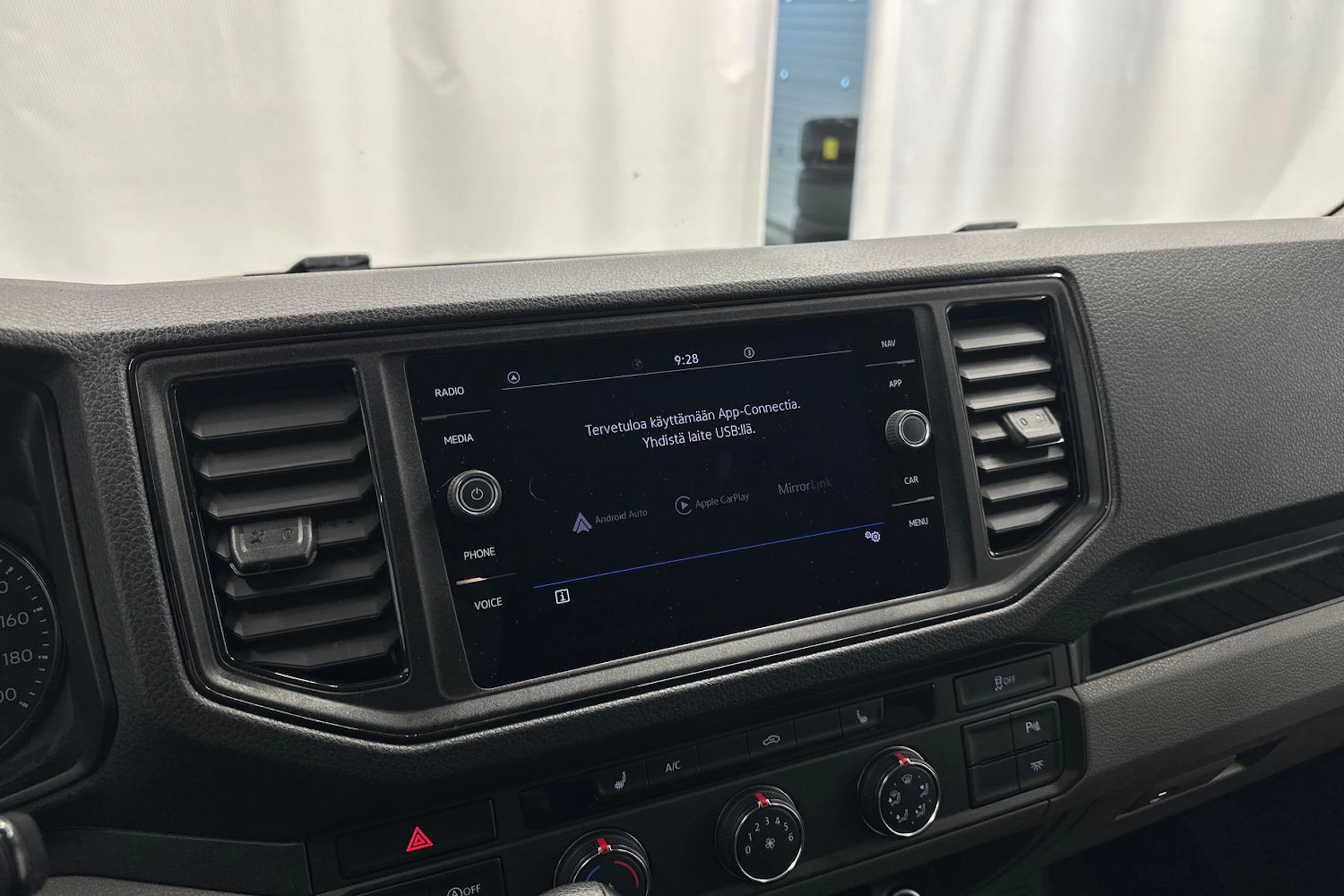 musta Volkswagen Crafter 2022 kuva 15.