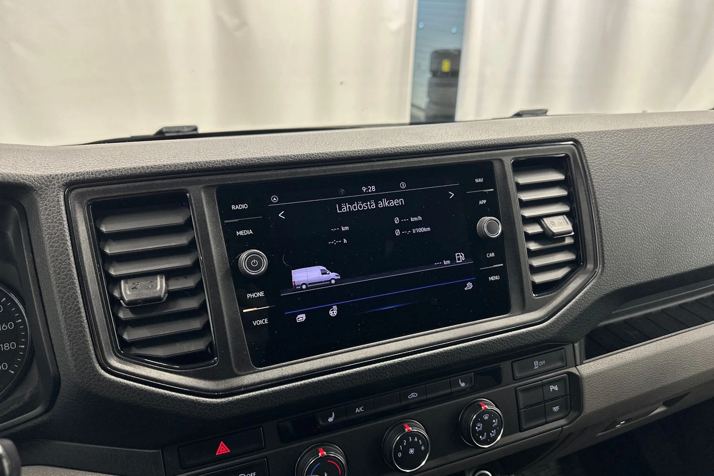 musta Volkswagen Crafter 2022 kuva 16.